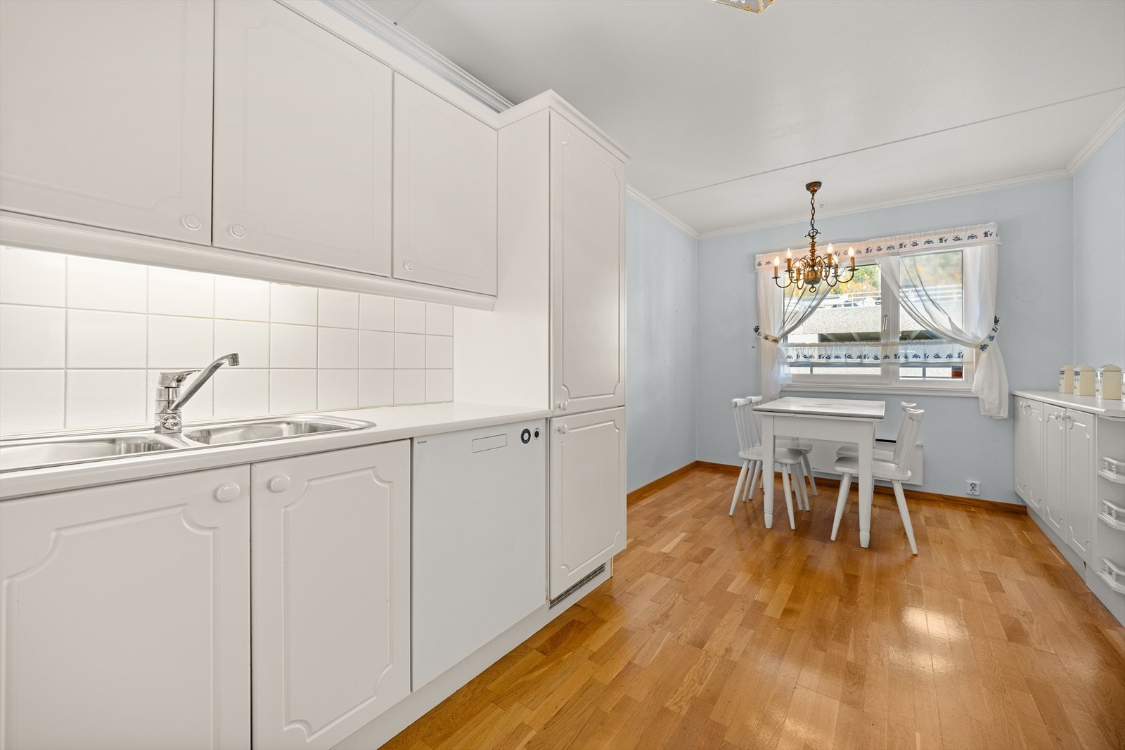 Videre adkomst til kjøkken Galleribilde