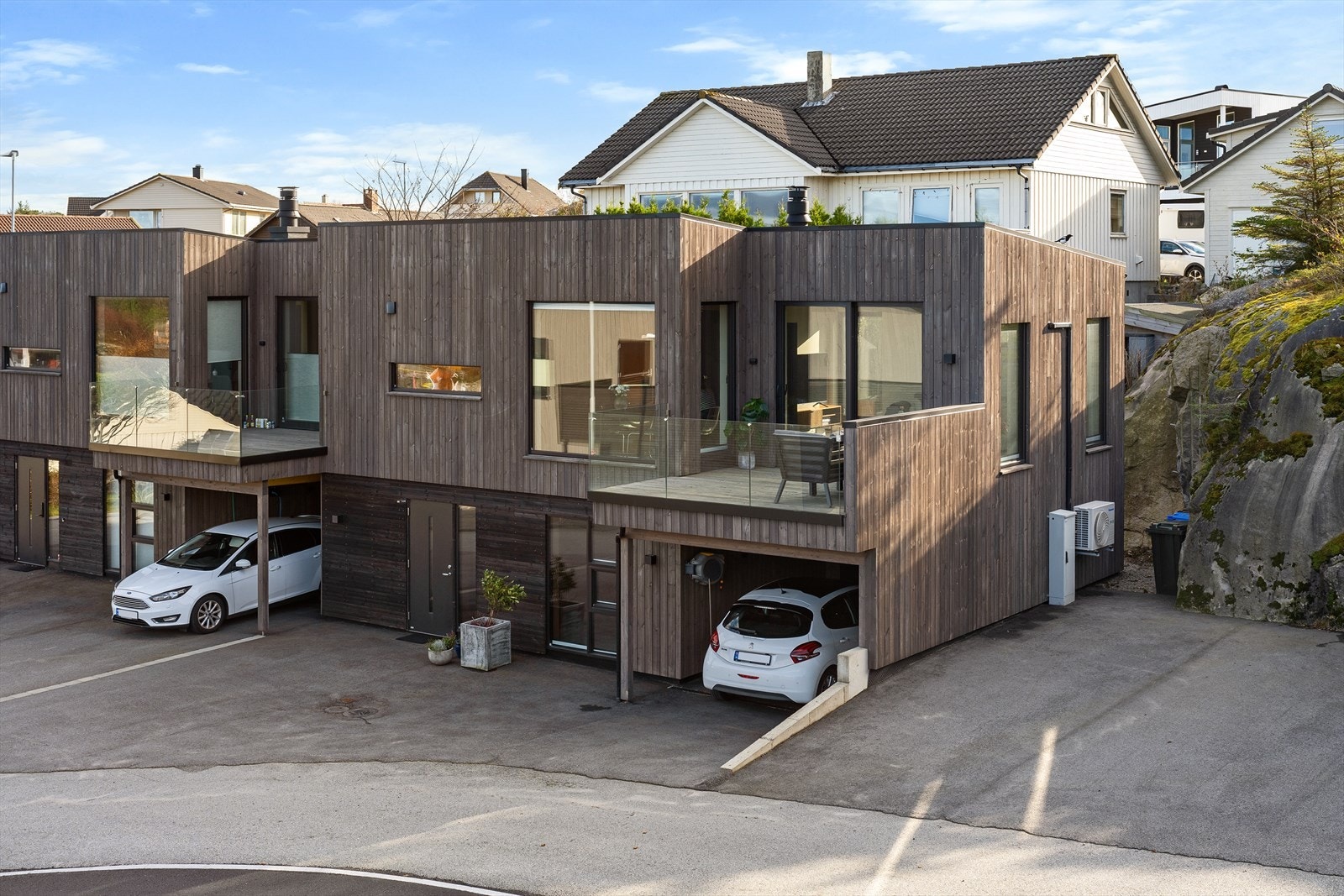 Velkommen til Kråhagen 14B, presentert av Monica Mørk Aase, EiendomsMegler 1 Jærmegleren avd Hå. Fotograf: Asle Breiteig Haukland Galleribilde