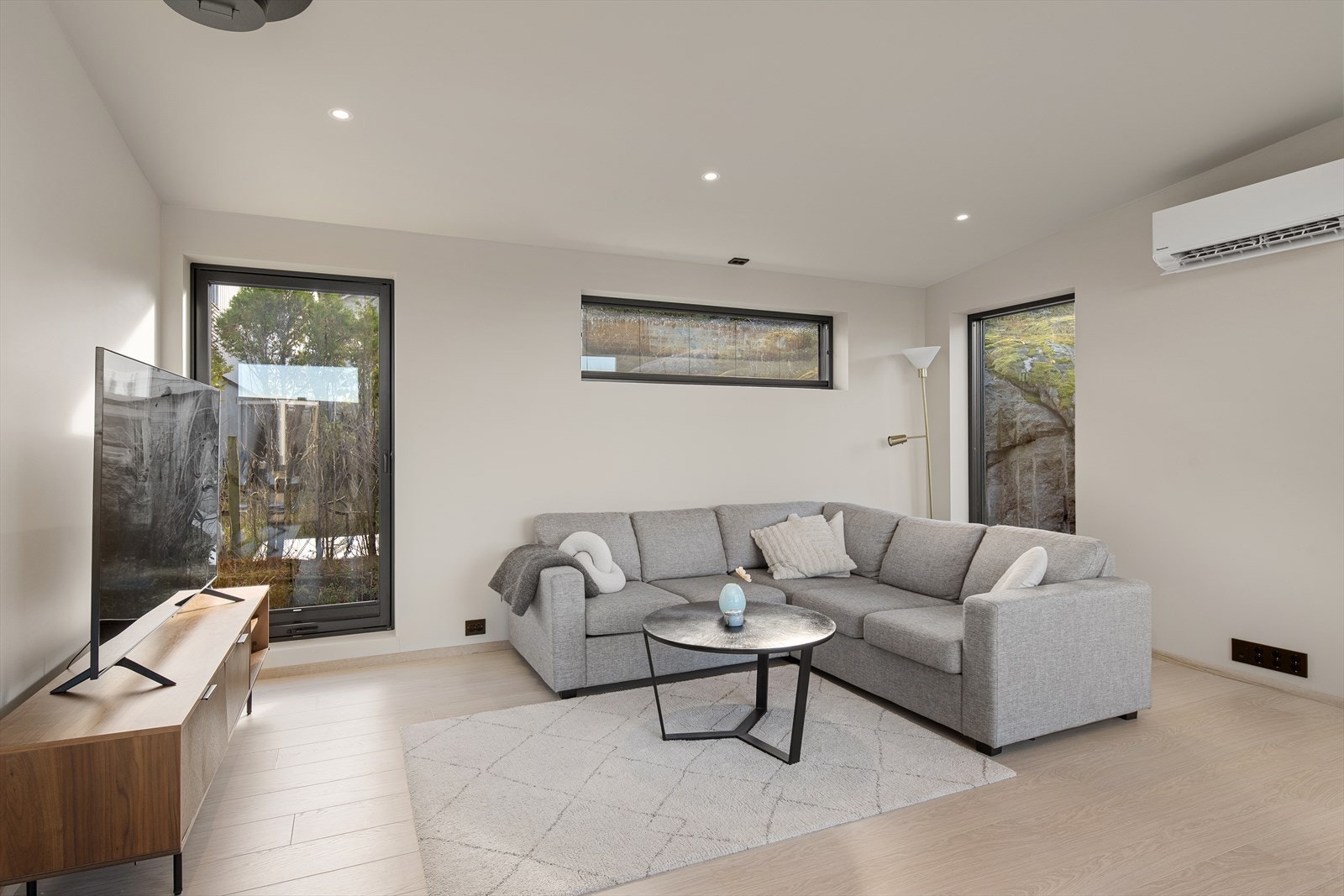 Boligen har varmepumpe og pipe, men ildsted er ikke installert. Galleribilde