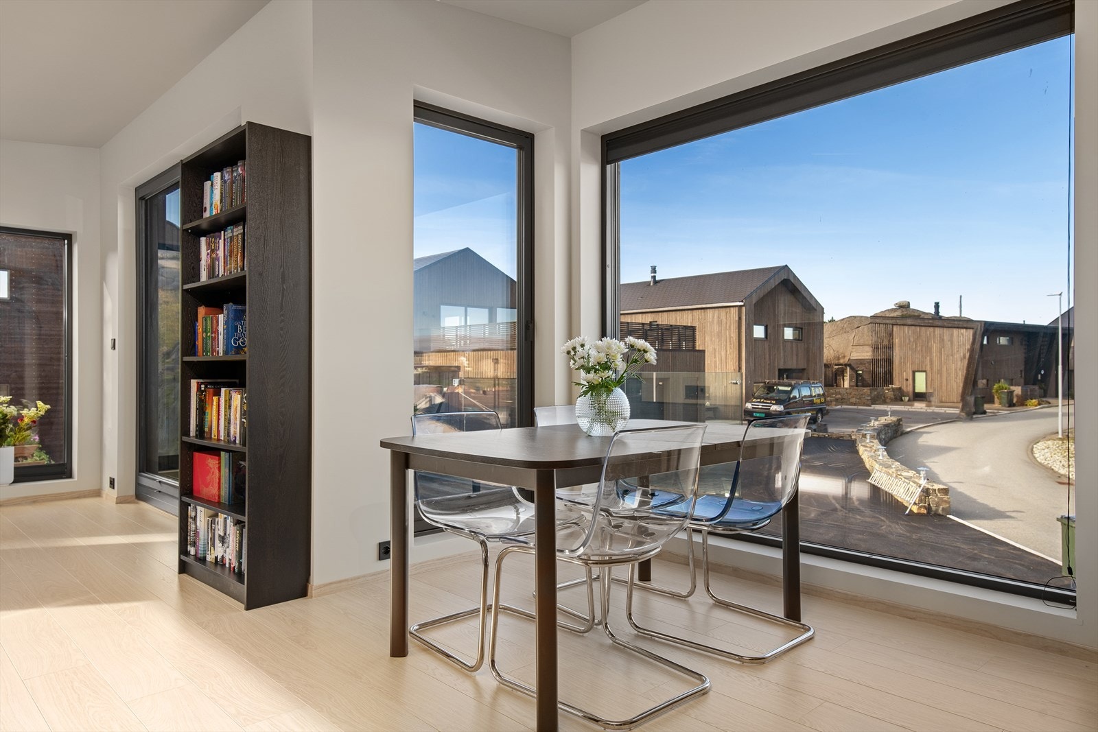 Plissegardin i vindu Galleribilde