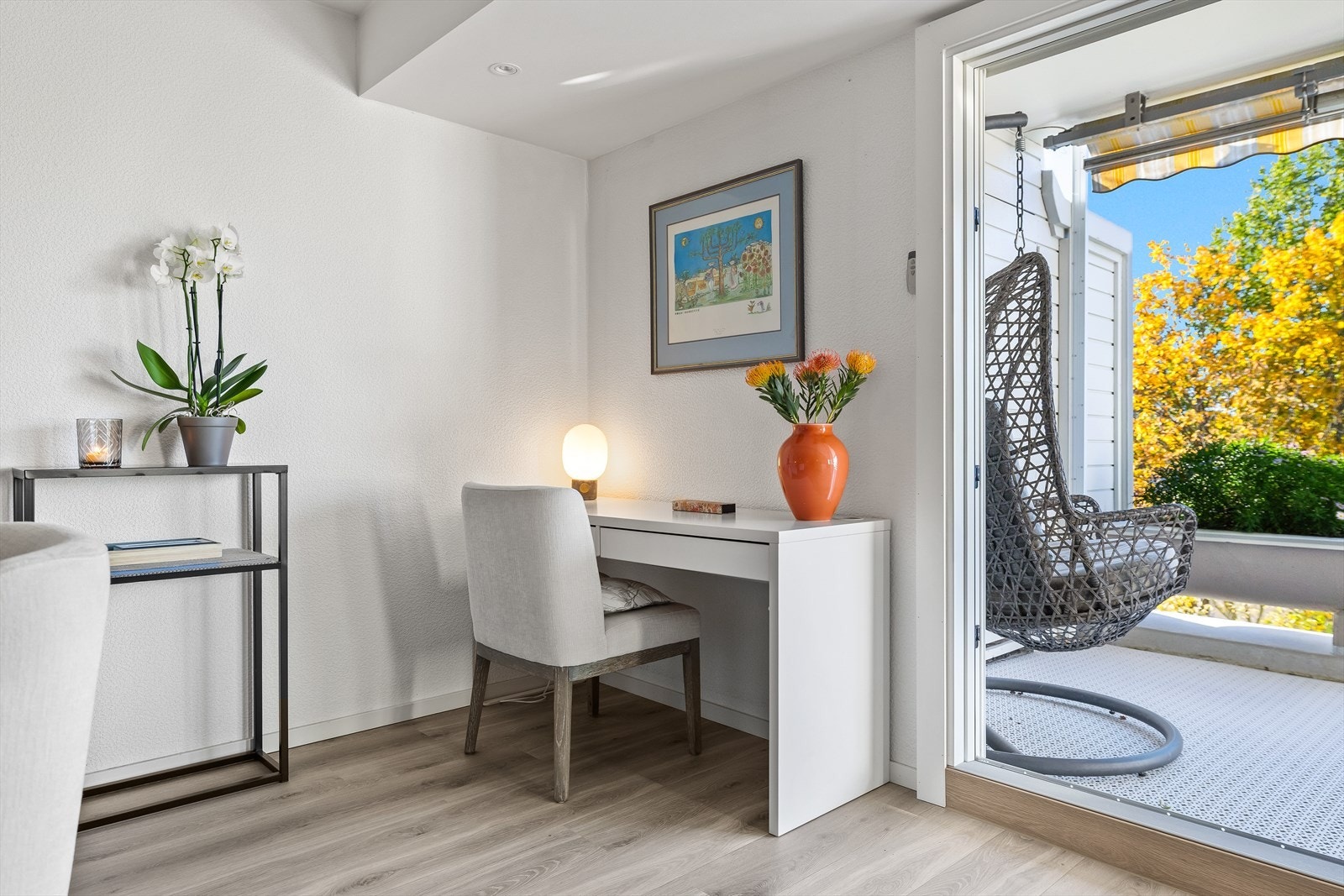 Rommet store størrelse åpner opp f.eks skrivebord/hjemmekontor i stue Galleribilde