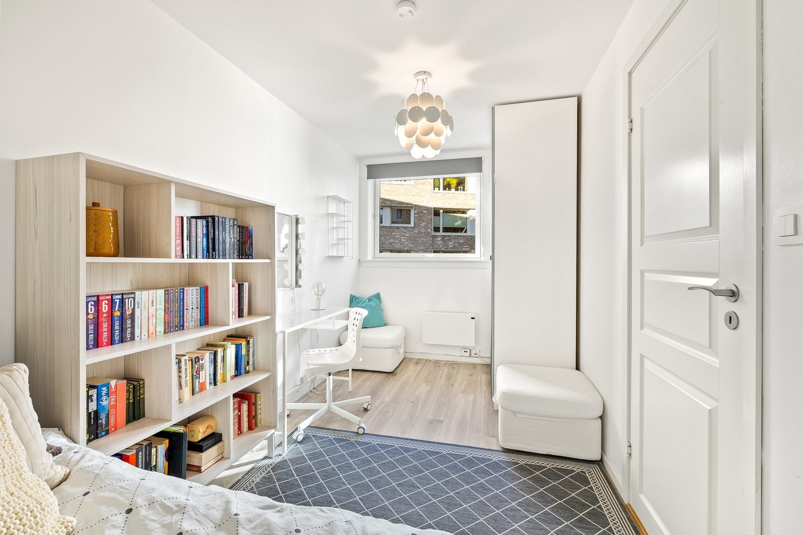 Soverom to passer utmerket som barnerom, gjesterom eller kontor Galleribilde