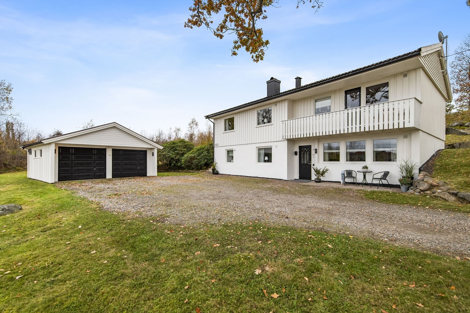 Fasade/tomt. Galleribilde