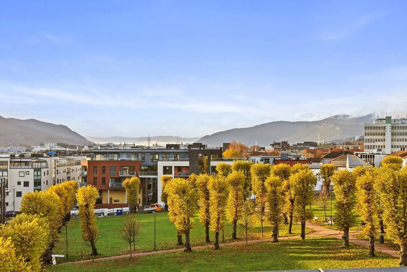 Utsikt - fra leiligheten er det kort vei til alle byens fasiliteter Galleribilde