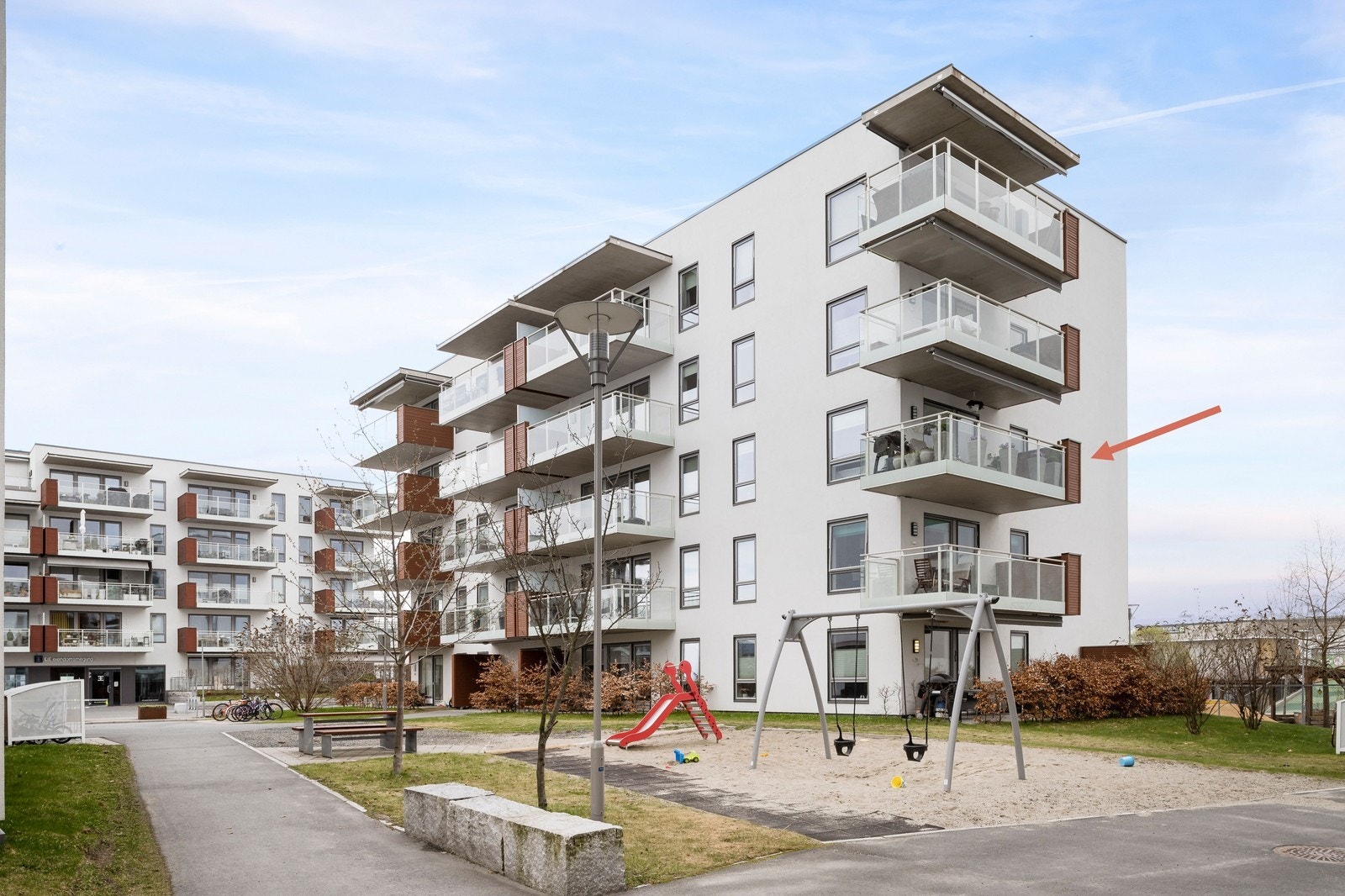 Regattaveien 8 - Balkongen ser du til høyre i bilde i 3 etasje. Galleribilde