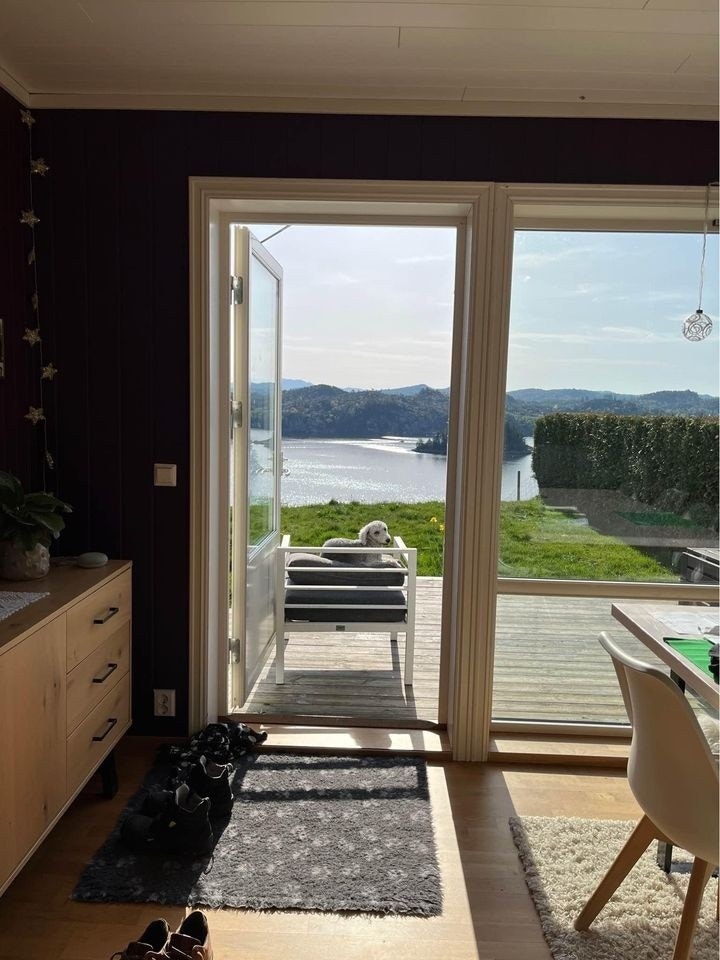 Det er nydelig å starte dagen med å våkne til denne utsikten og ta morgenkaffen utendørs. Galleribilde