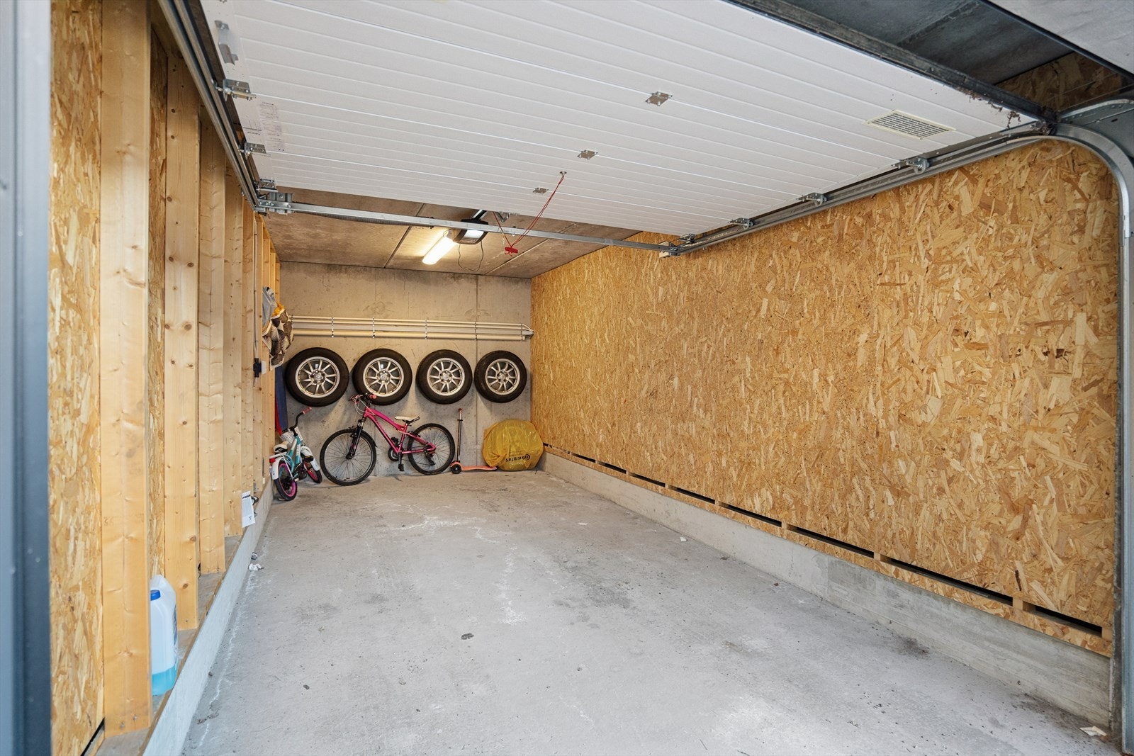 Det er mulighet for å etablere el-lader i garasjen. Galleribilde