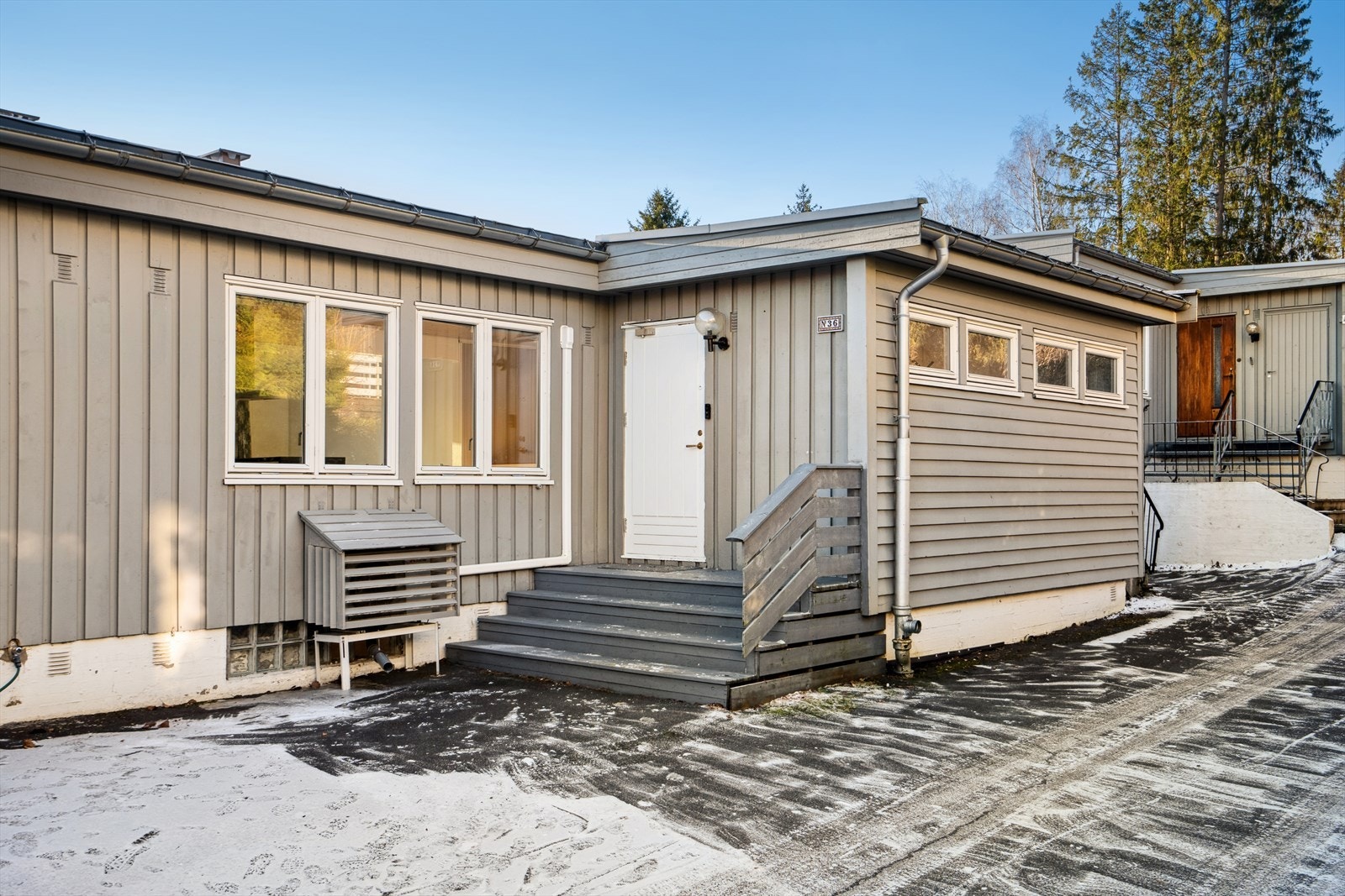 Attraktivt rekkehus med god standard og familievennlig beliggenhet på gamle Stovner. Galleribilde