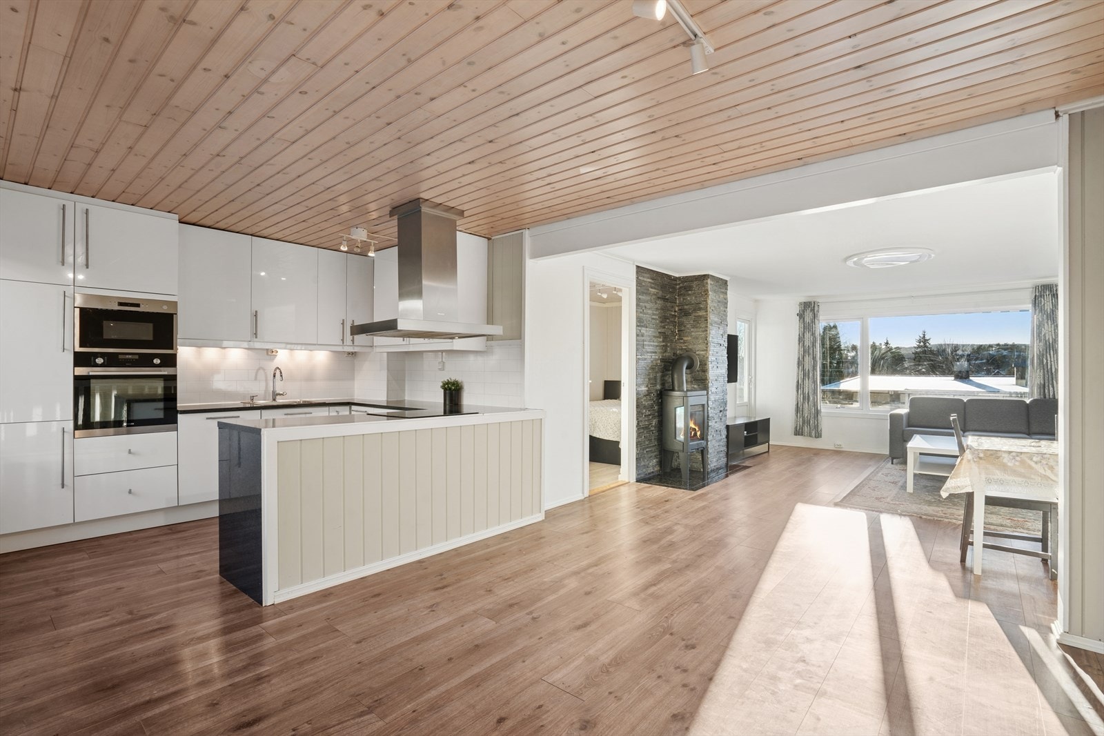 Lokalmegler Yosef Al-Salihi v/DNB Eiendom har gleden av å presentere Stovnerbakken 36! Galleribilde