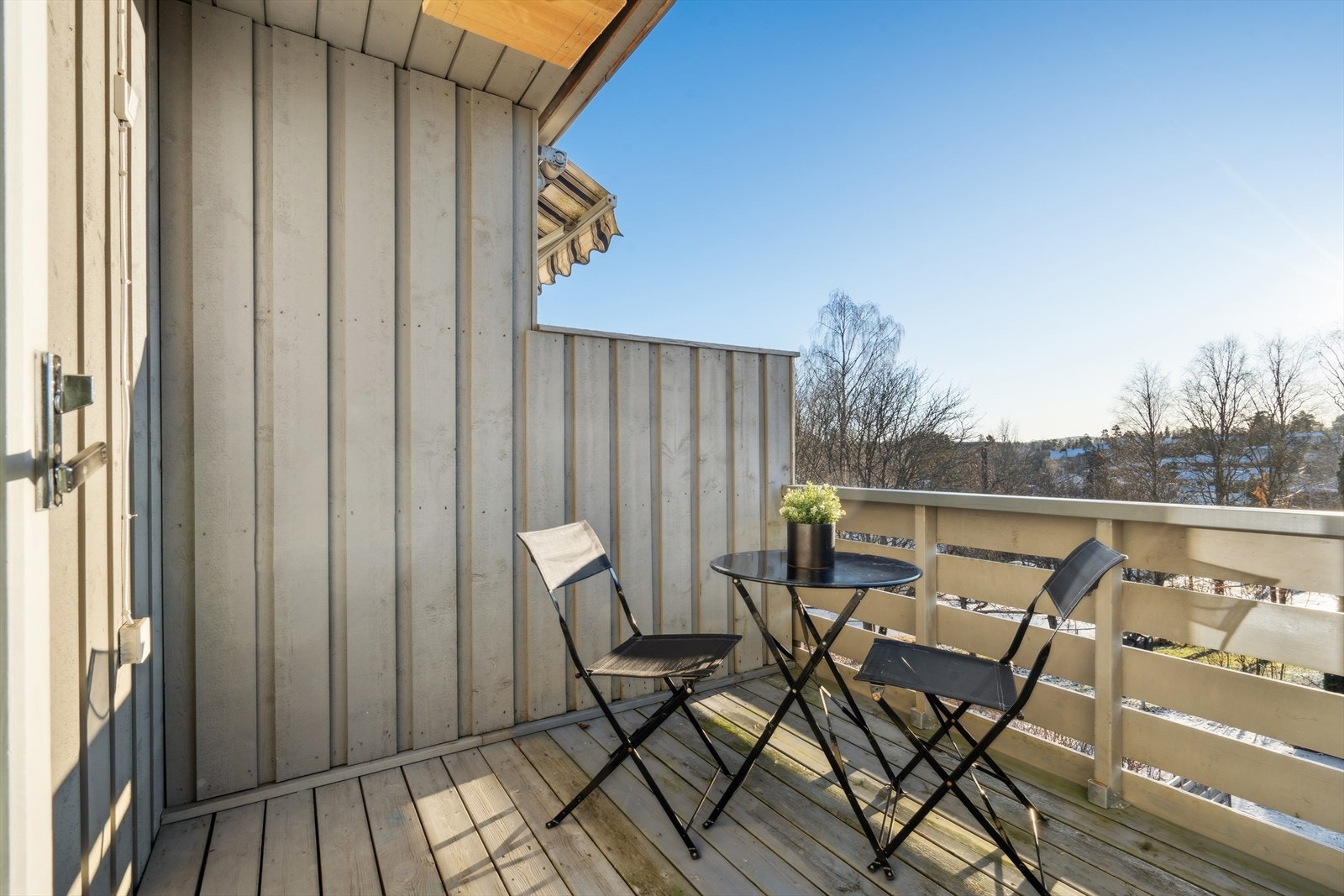 Fra stuen er det utgang til en balkong. Galleribilde