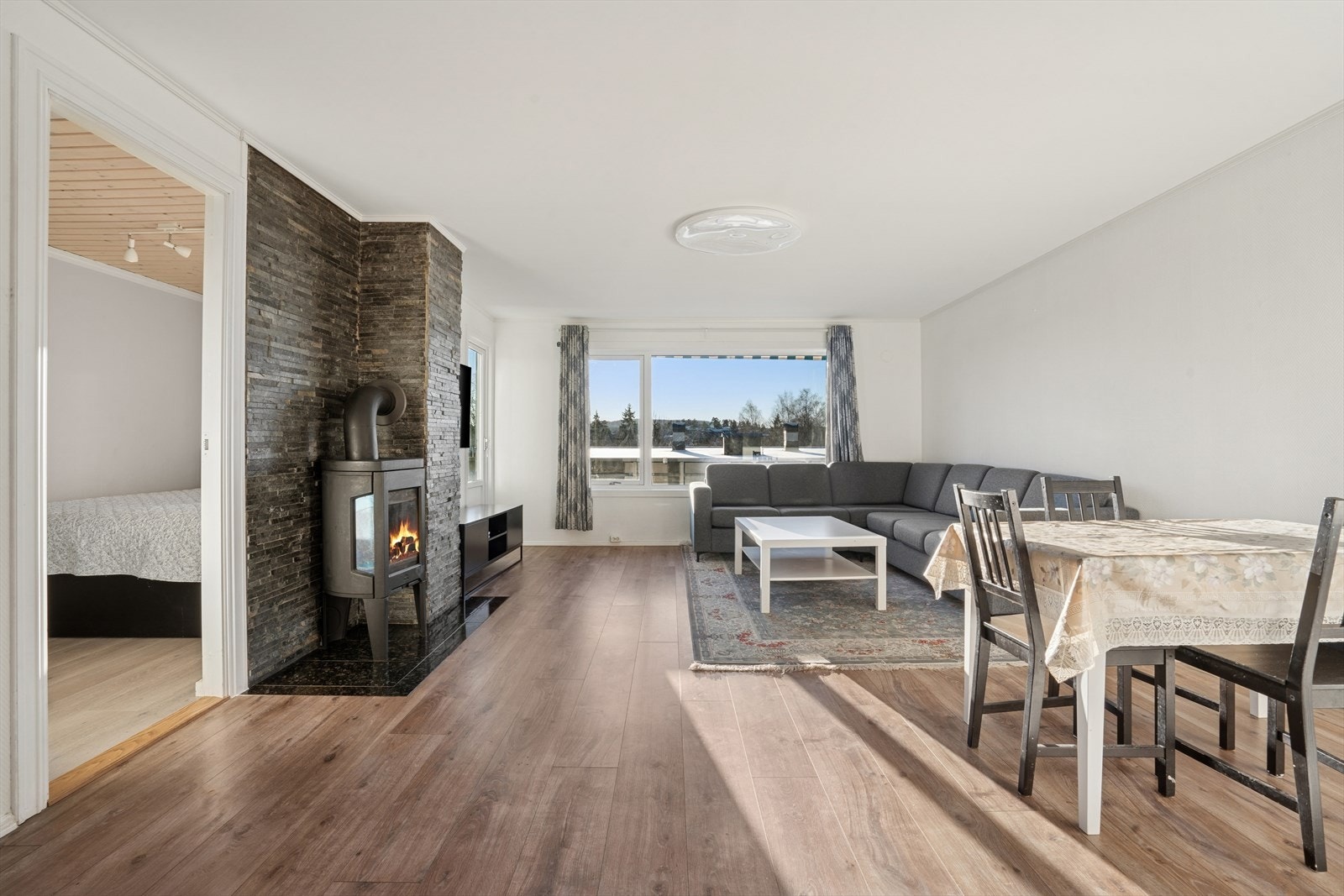 Boligen strekker seg over 2 plan. Galleribilde