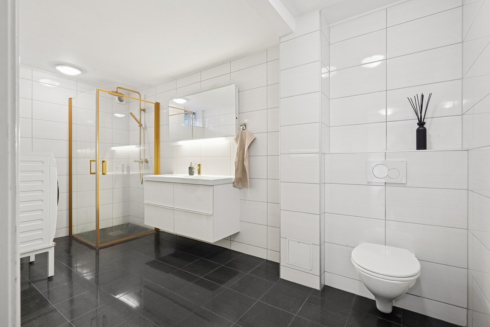 Baderommet er både praktisk og innbydende. Galleribilde