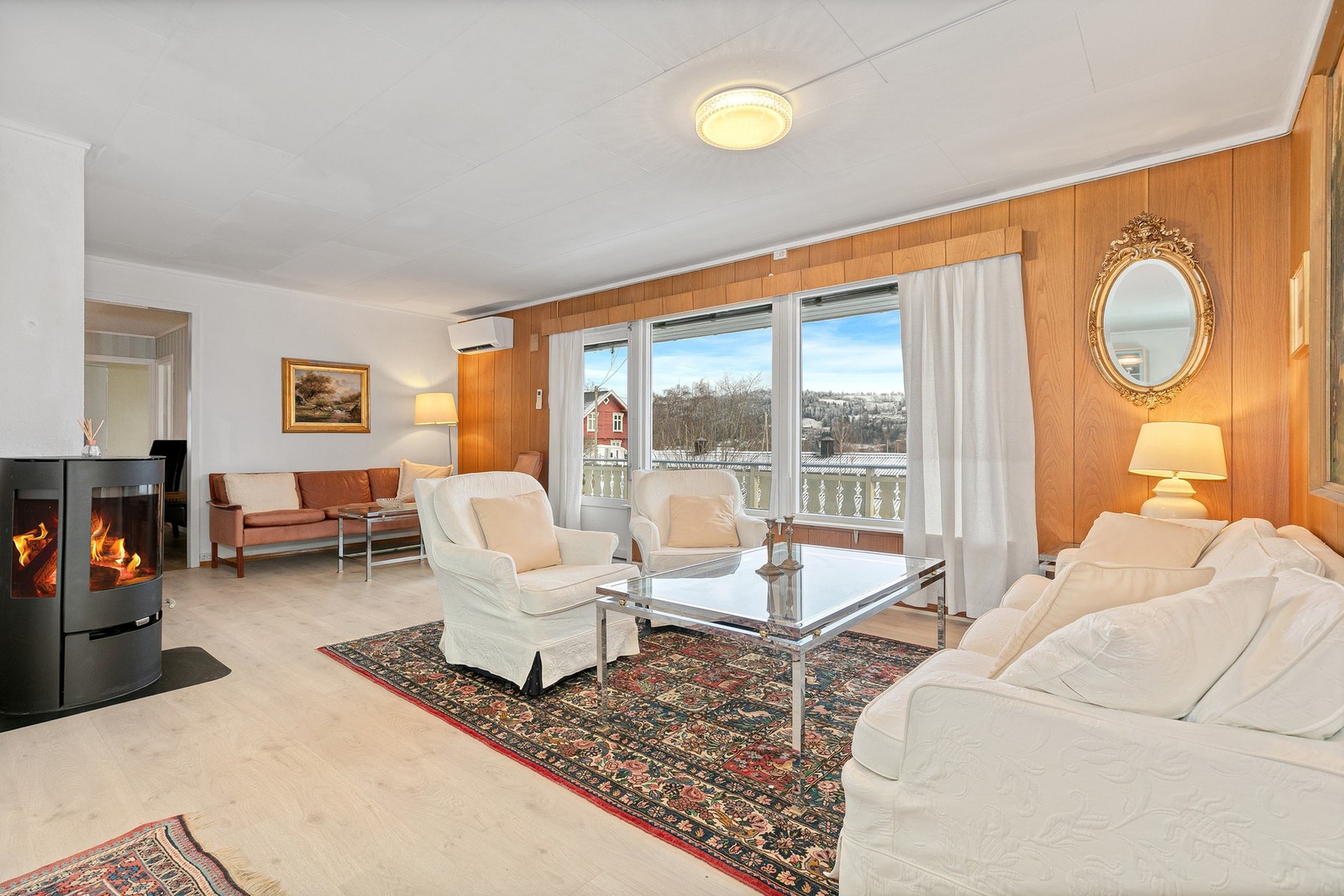 En svært innholdsrik og gjennomgående oppusset enebolig over to etasjer. Galleribilde