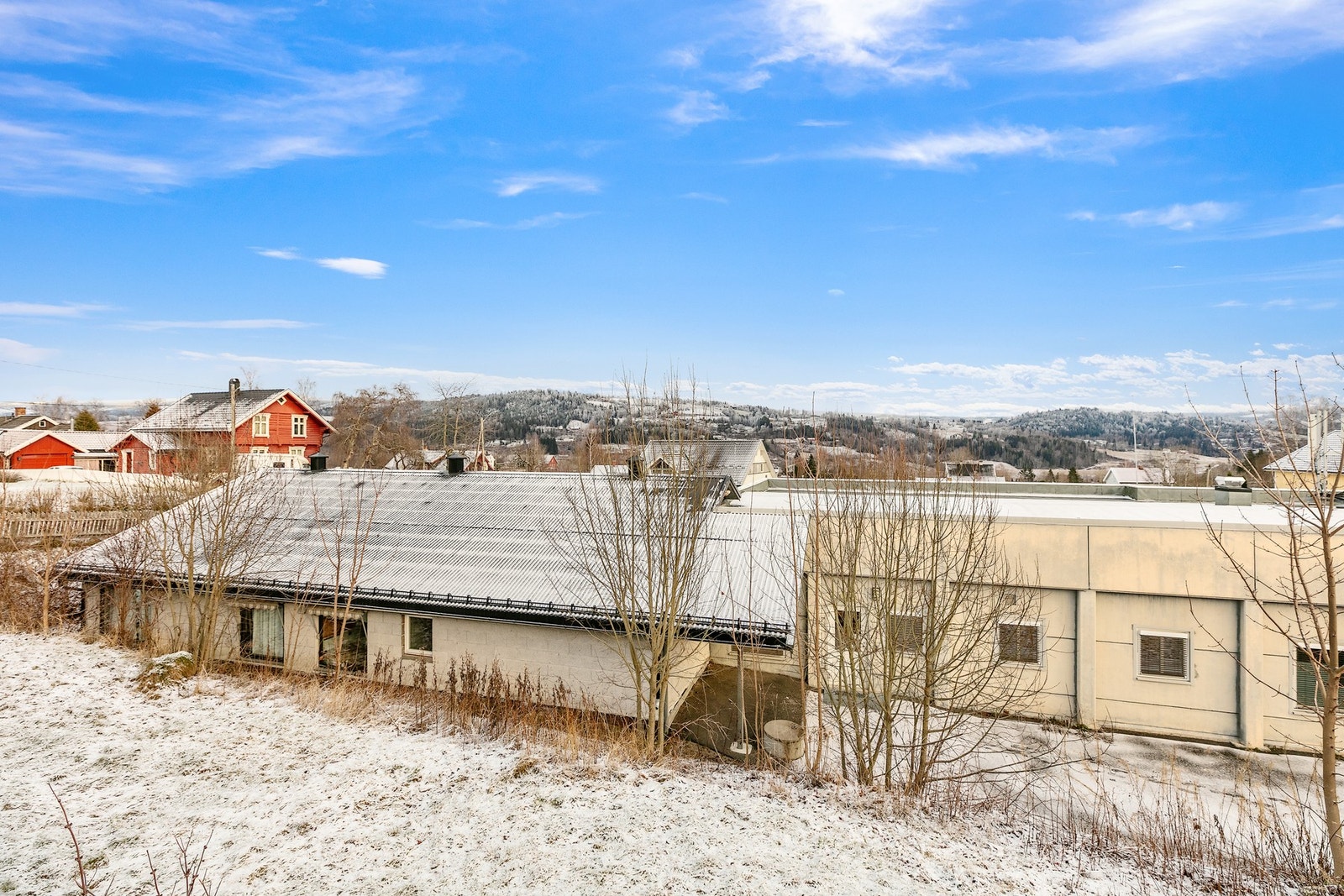 Tomten er også godt egnet for deg som ønsker et trygt og oversiktlig uteareal med lite innsyn. Galleribilde