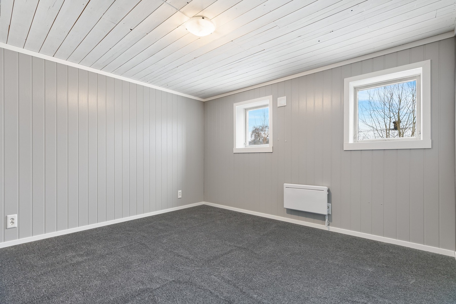 Hybelen har to romslige soverom som enkelt lar seg møblere med seng, nattbord og garderobeløsning. Galleribilde