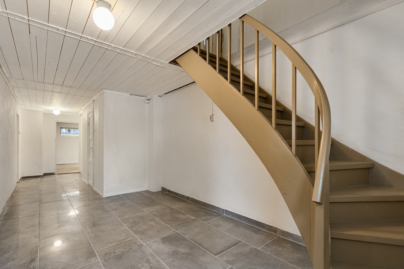 God plass til oppbevaringsløsninger og ønskelig møblering. Galleribilde