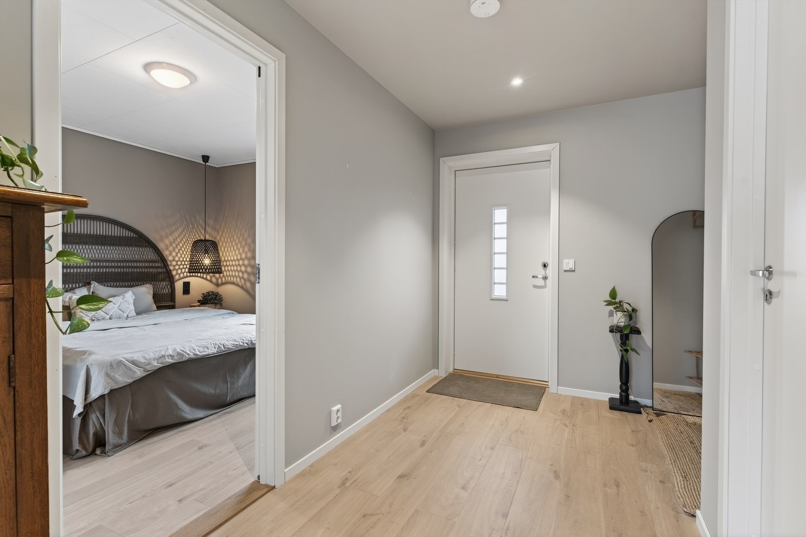 Stor romslig og lys gang Galleribilde