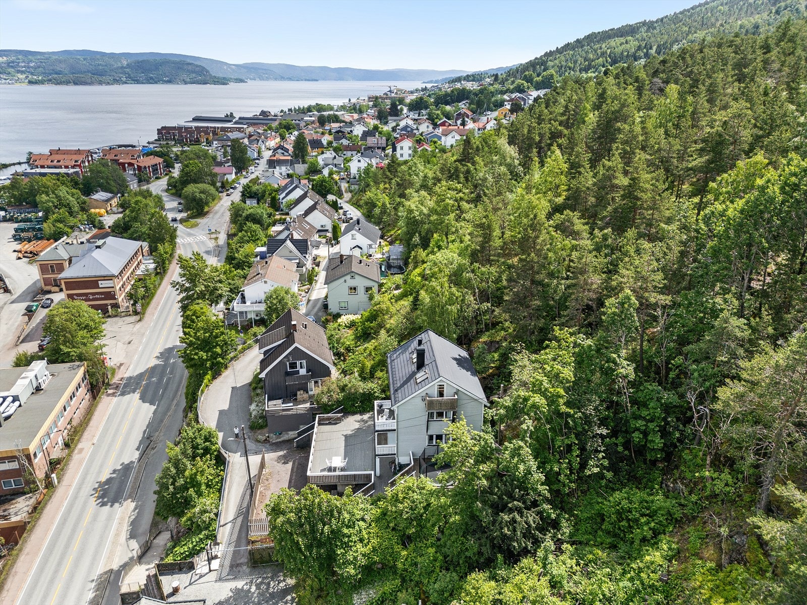 kort vei til Sota Fjordpark med gressarealer, strand og brygge, dette er et nydelig sted på varme sommerdager Galleribilde