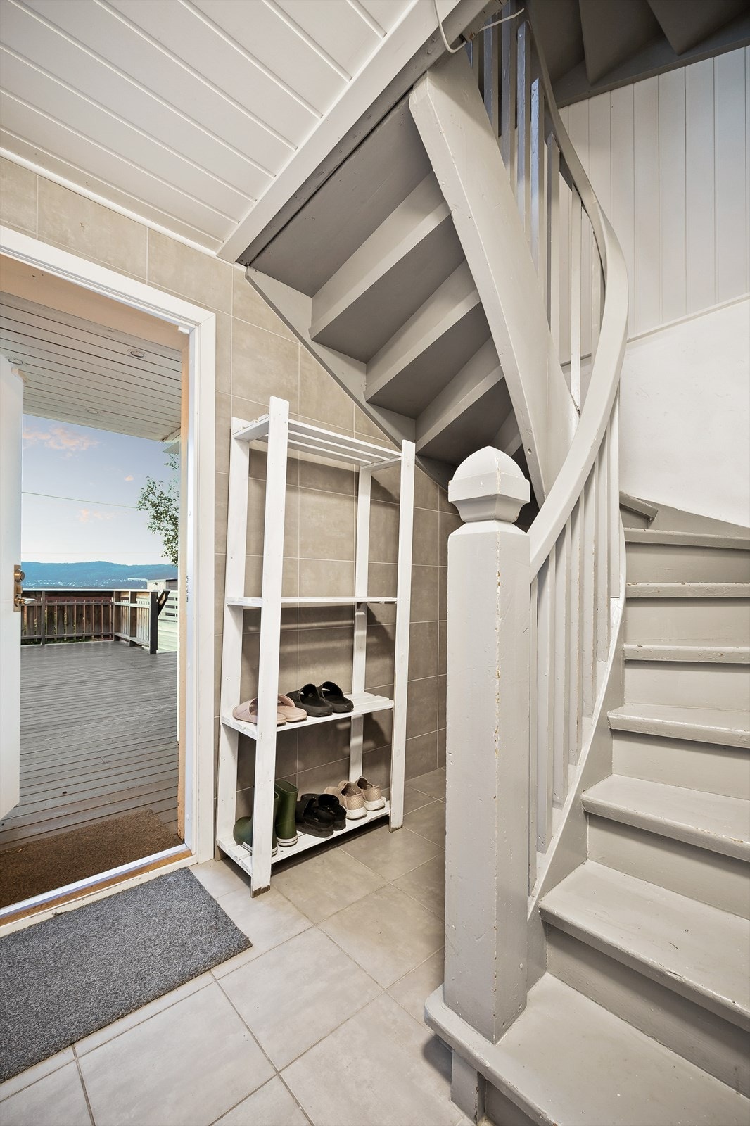 Felles gang og trapp til 2. etasje hovedplan Galleribilde