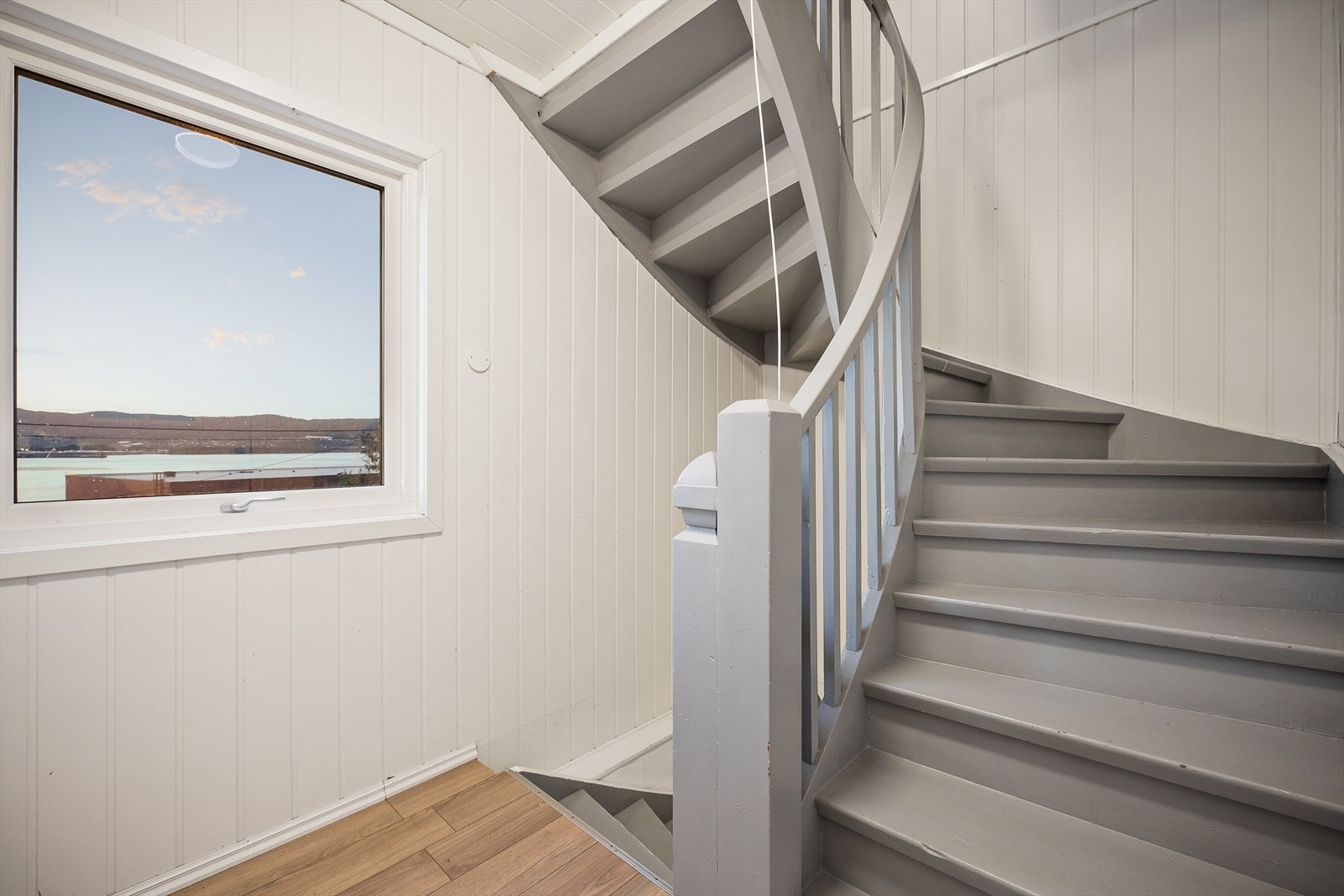 Adkomst til loft via felles trappegang Galleribilde