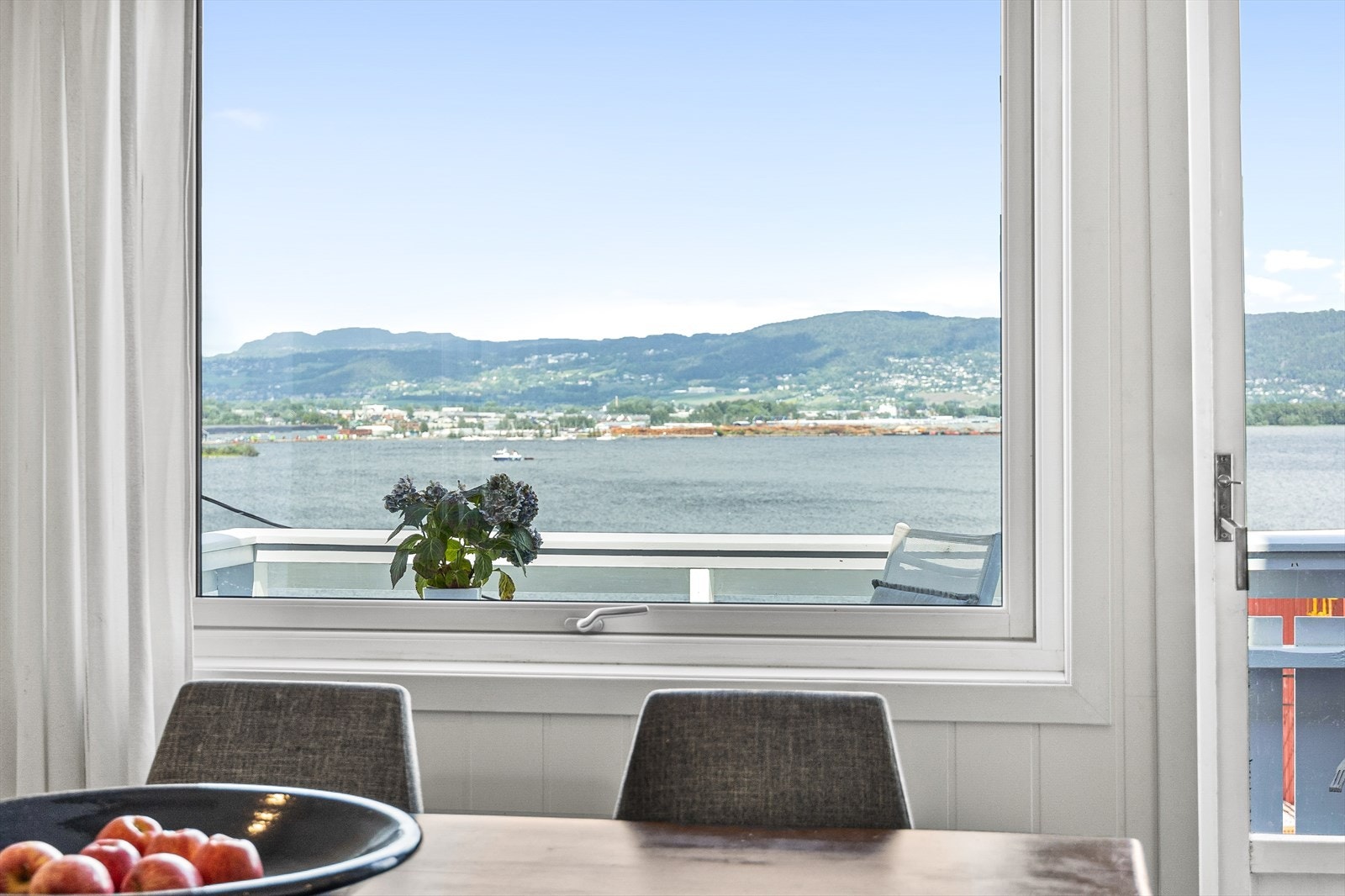 Fantastisk utsikt fra vindu Galleribilde