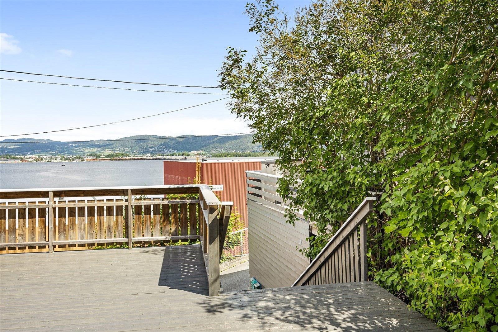 Trapp fra parkering og carport Galleribilde