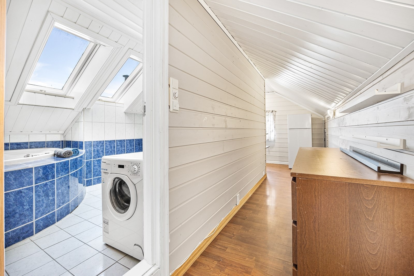 Deler av gangareal ikke målbart grunnet lav takhøyde. Fra gang er det adkomst til et romslig bad Galleribilde