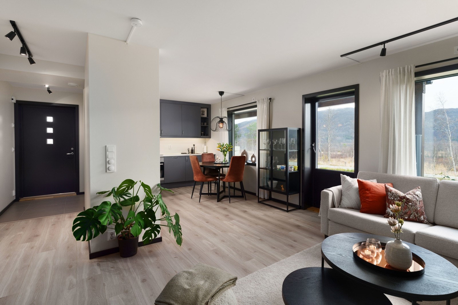 Velkommen inn i denne lekre og nyere leiligheten. Galleribilde