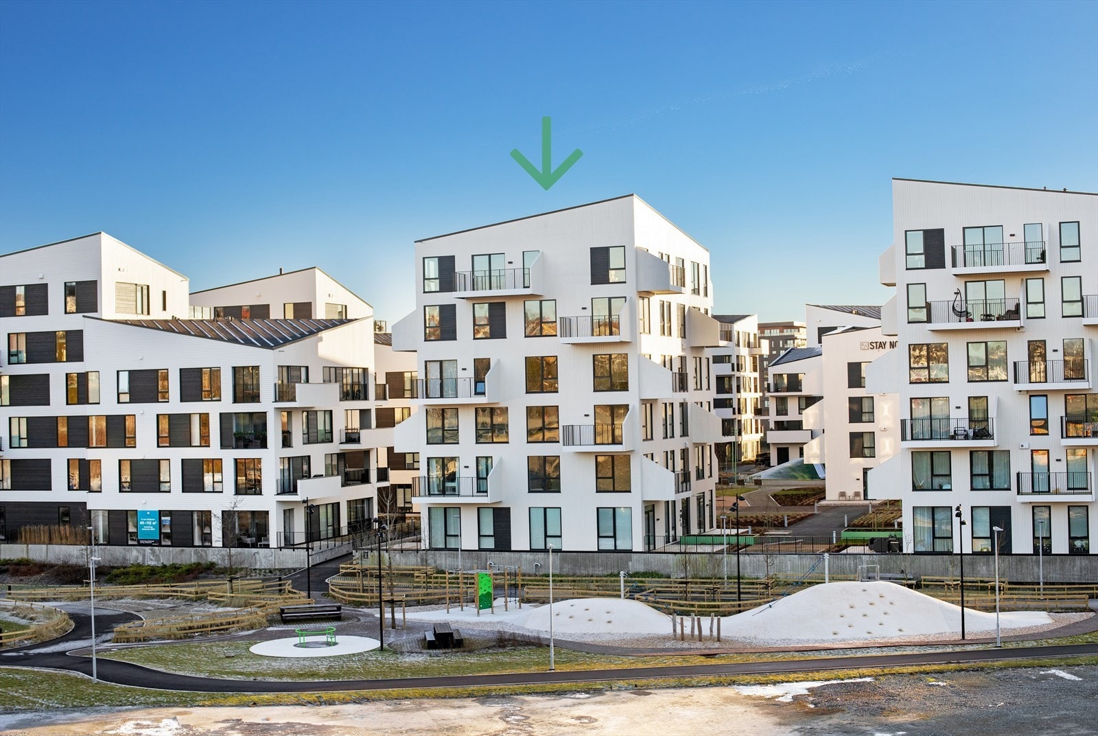 Leiligheten ligger fint til i øverste etasje i Consul S. Bergesens vei 108 Galleribilde