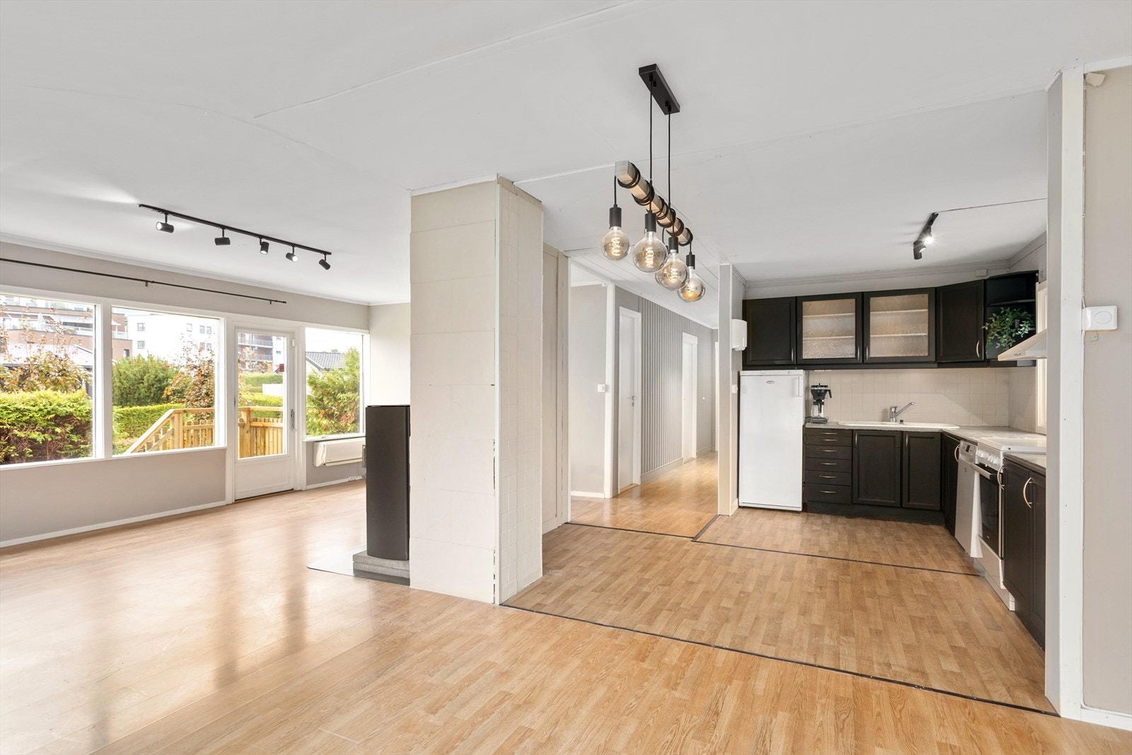 Boligen har en meget god planløsning med alt du trenger på ett plan, samt ekstra rom i kjeller Galleribilde