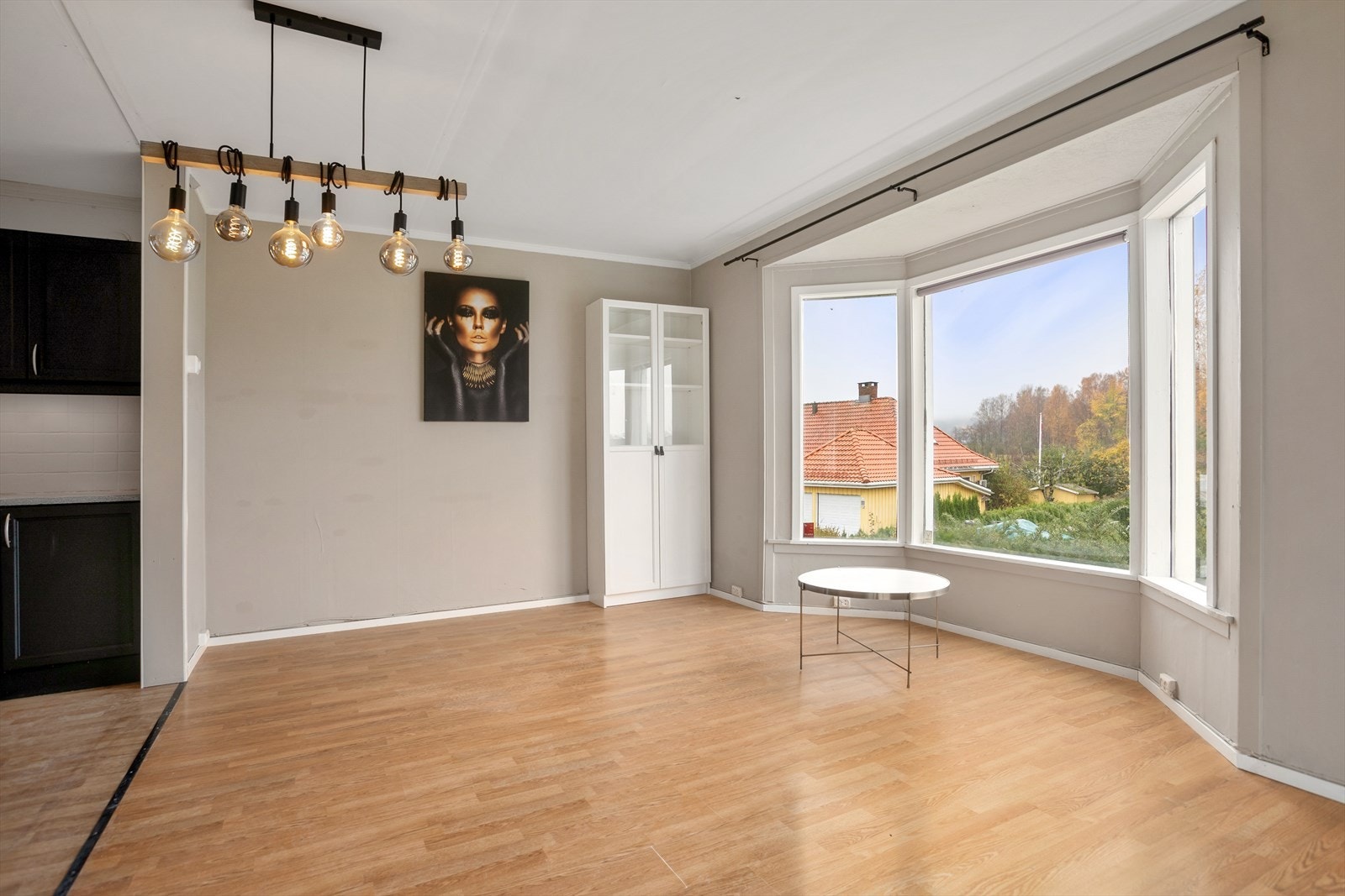 Meget god plass for spisebordløsning i karnappet Galleribilde