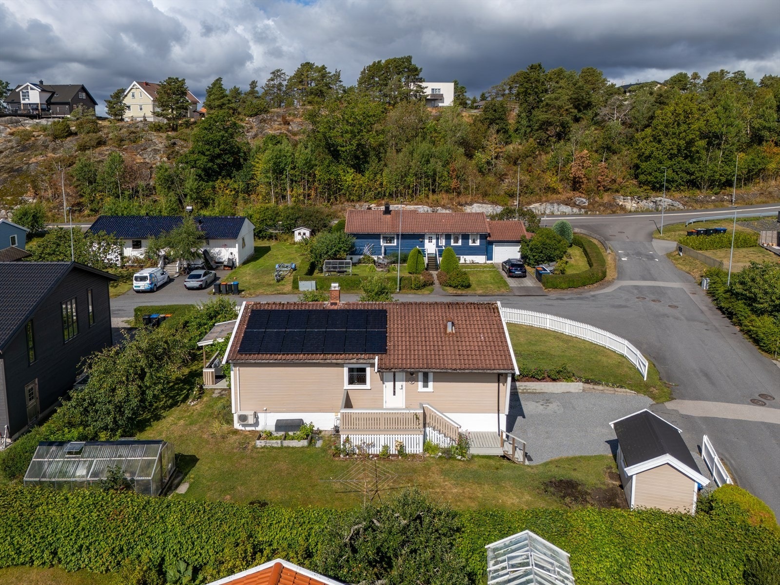 Det er montert solcellepanel på taket Galleribilde