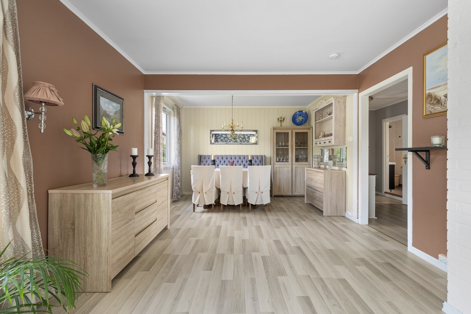 Spisestuen var tidligere et soverom, så her er det mulighet til å sette opp en vegg for å få et ekstra soverom ved behov Galleribilde