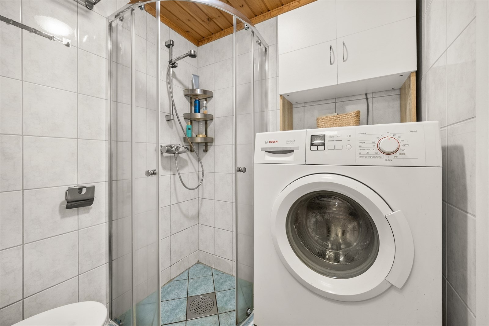 Badet har opplegg for vaskemaskin, samt er det felles vaskekjeller ved behov Galleribilde