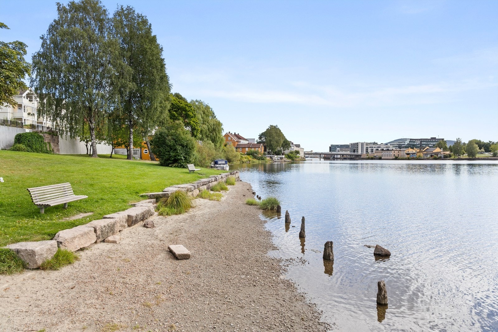 Leiligheten ligger også med nærhet til elva, med flotte tur- og rekreasjonsområder Galleribilde