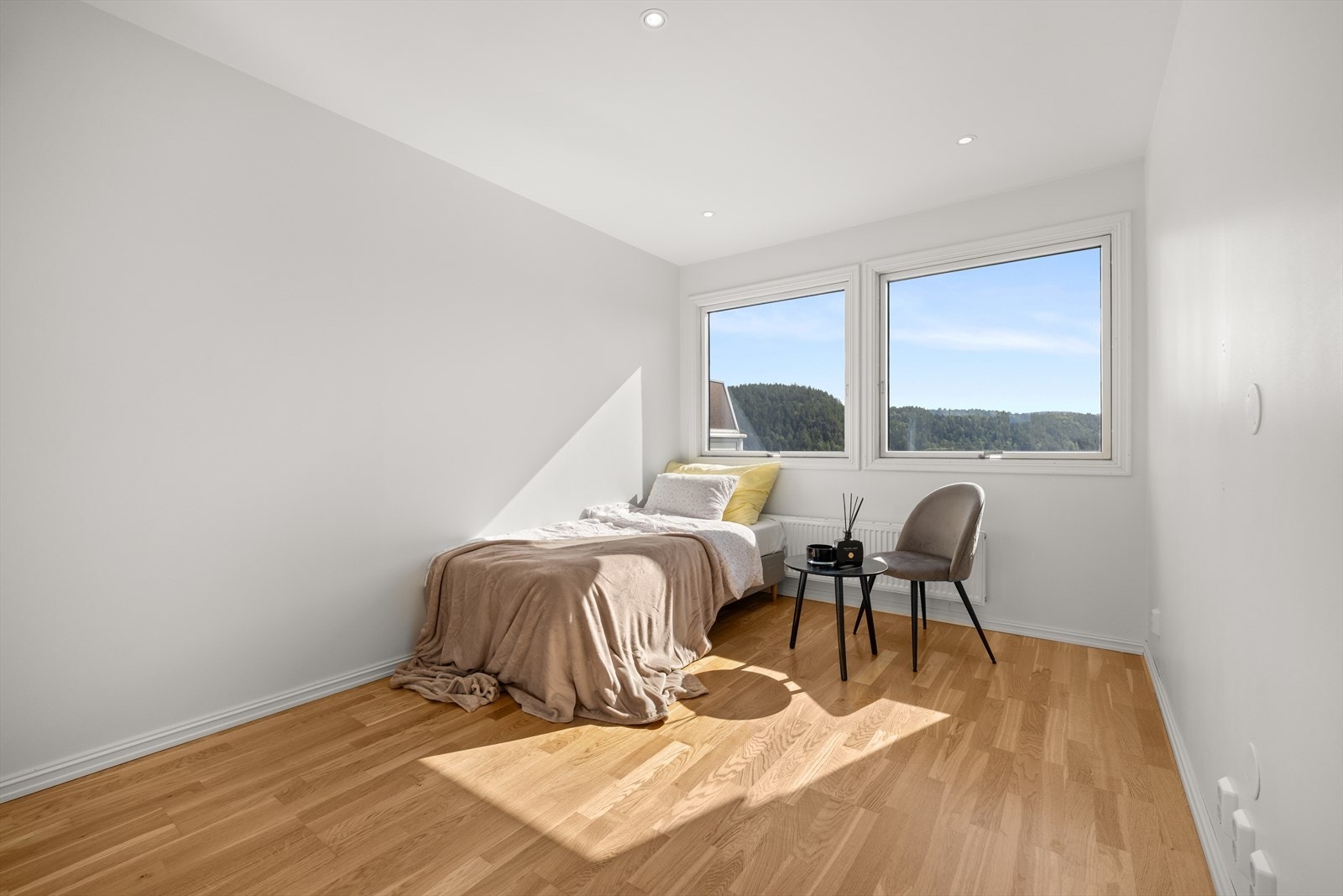 Soverom 3 - rommene har downlights i tak Galleribilde