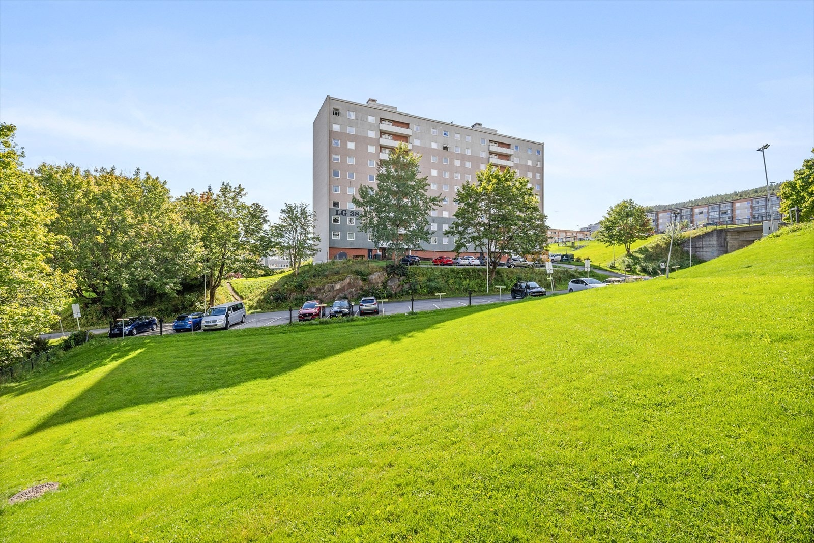 Nærområdet består av store grøntarealer Galleribilde