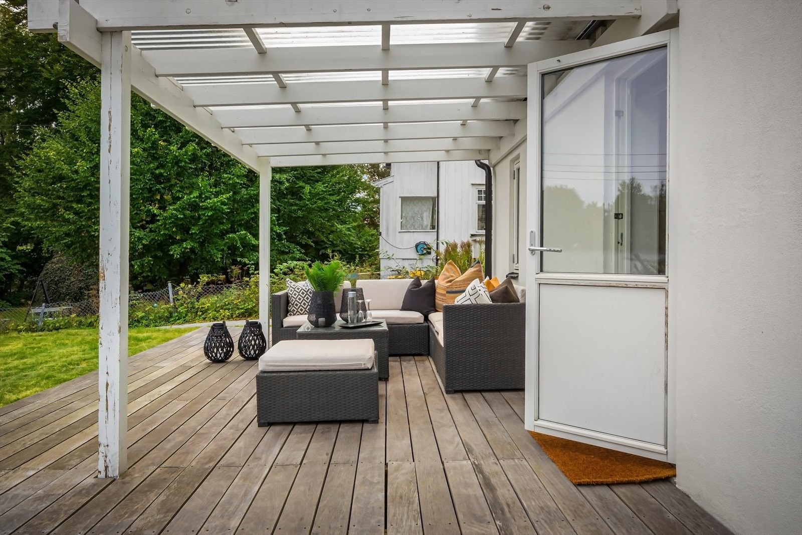 Terrasse 55 m² i hage/foran 1. etasje Galleribilde