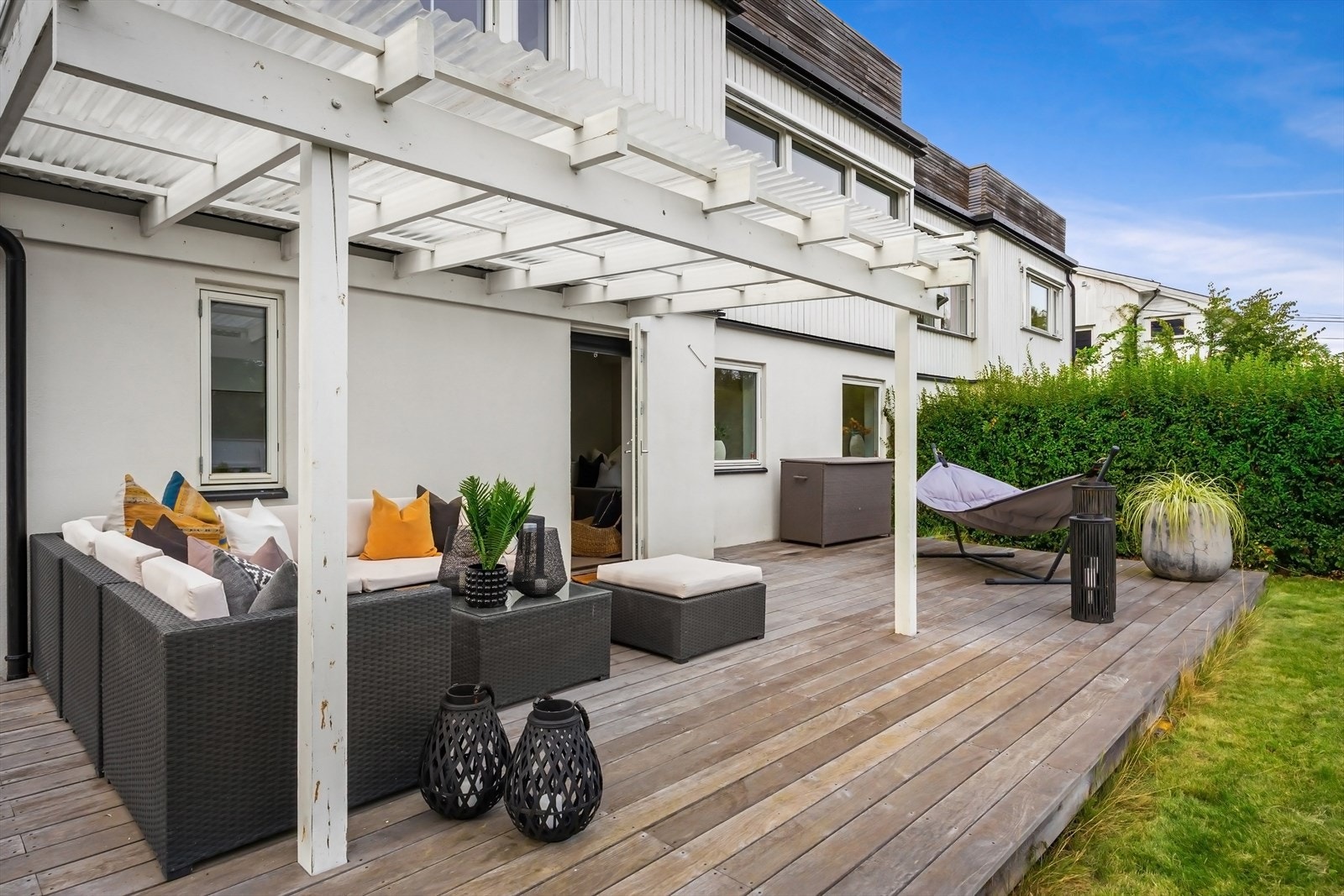 Terrasse 55 m² i hage/foran 1. etasje Galleribilde