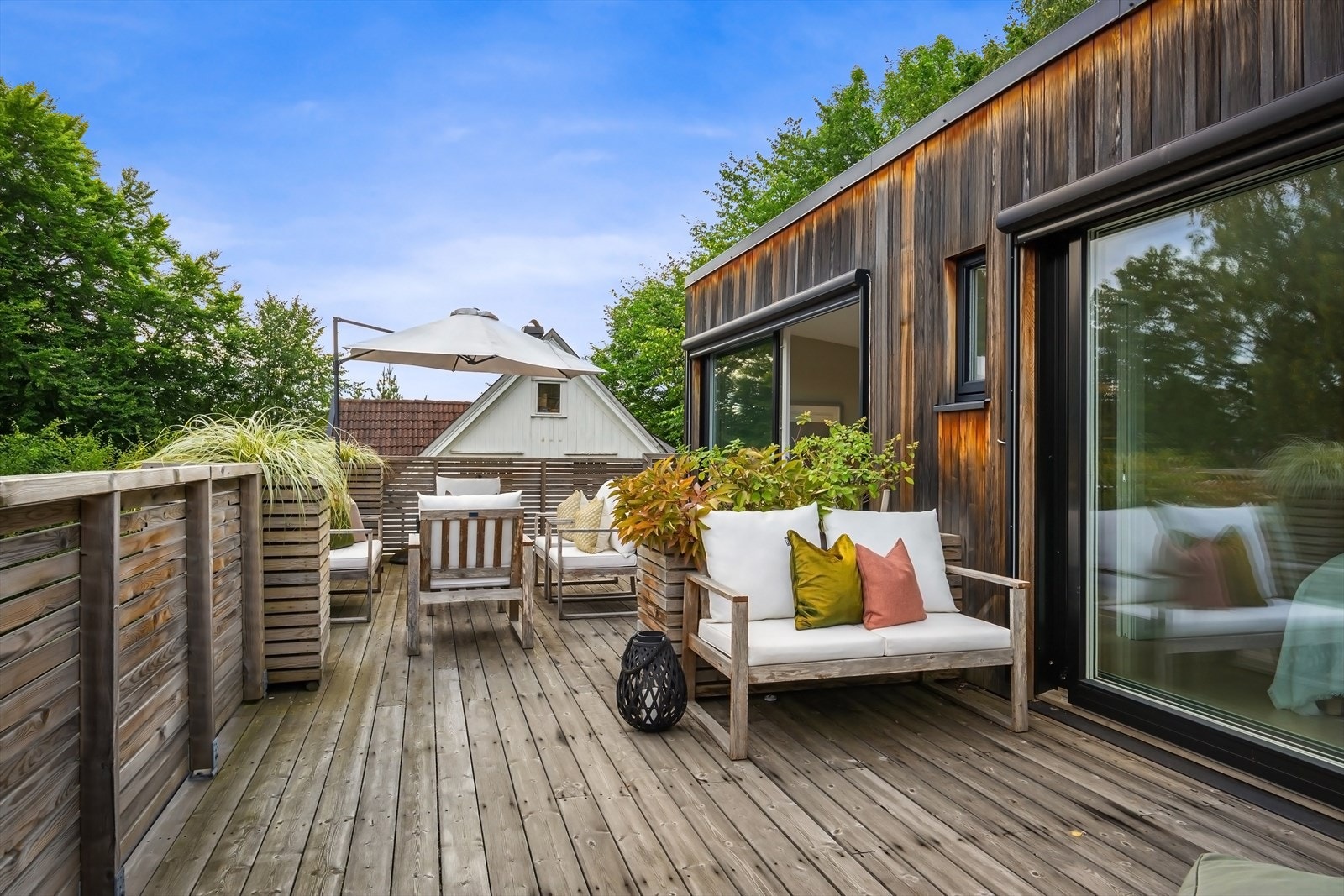 Takterrasse med utvendig solskjerming Galleribilde