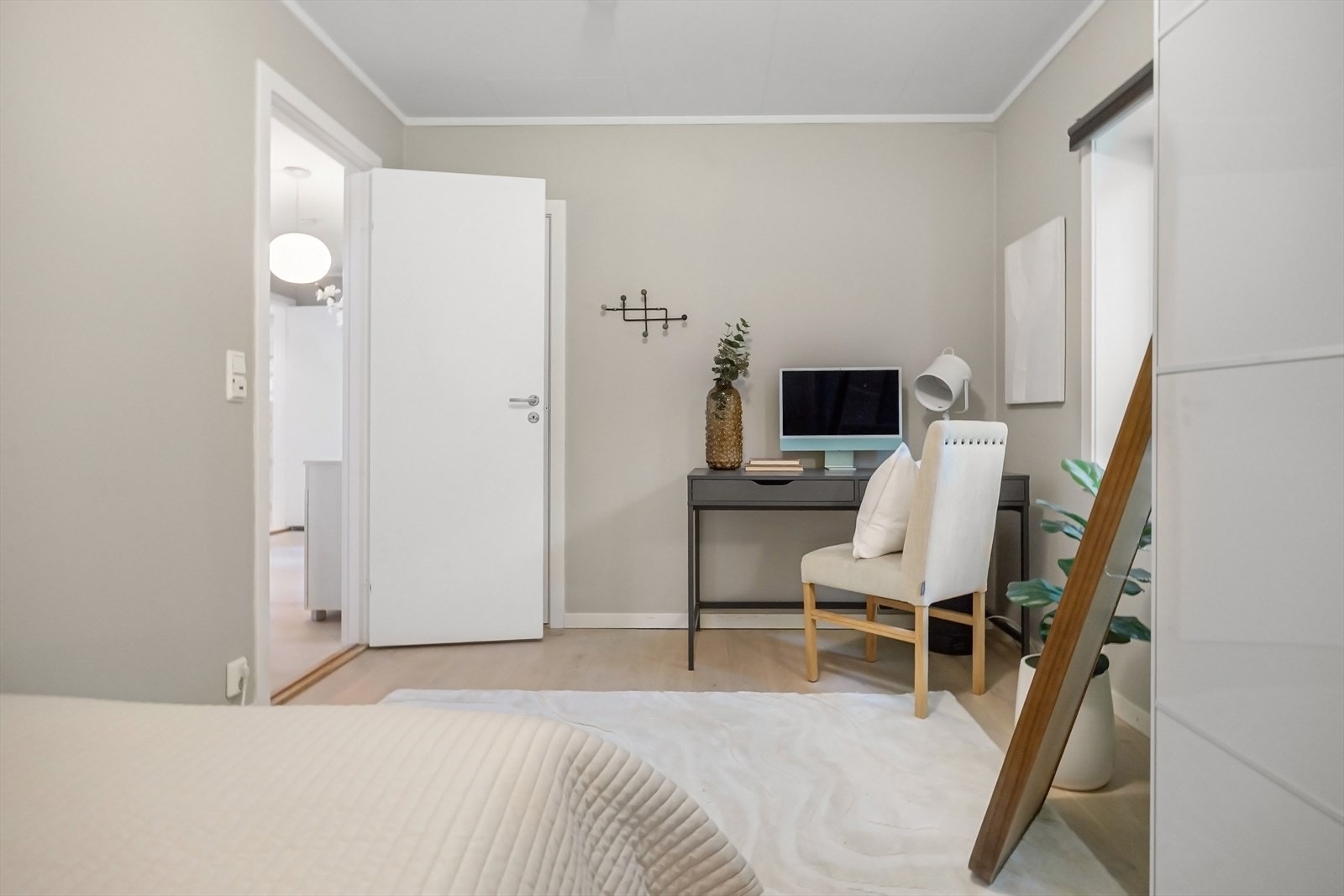 Store barnerom i 1. etasje, her 12,4 m² (kott innenfor) Galleribilde