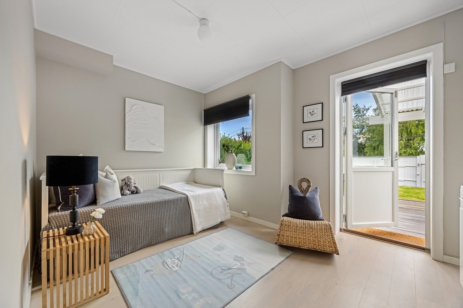 Barnerom nr. 3 i 1. etasje, med utgang til terrasse og hage Galleribilde