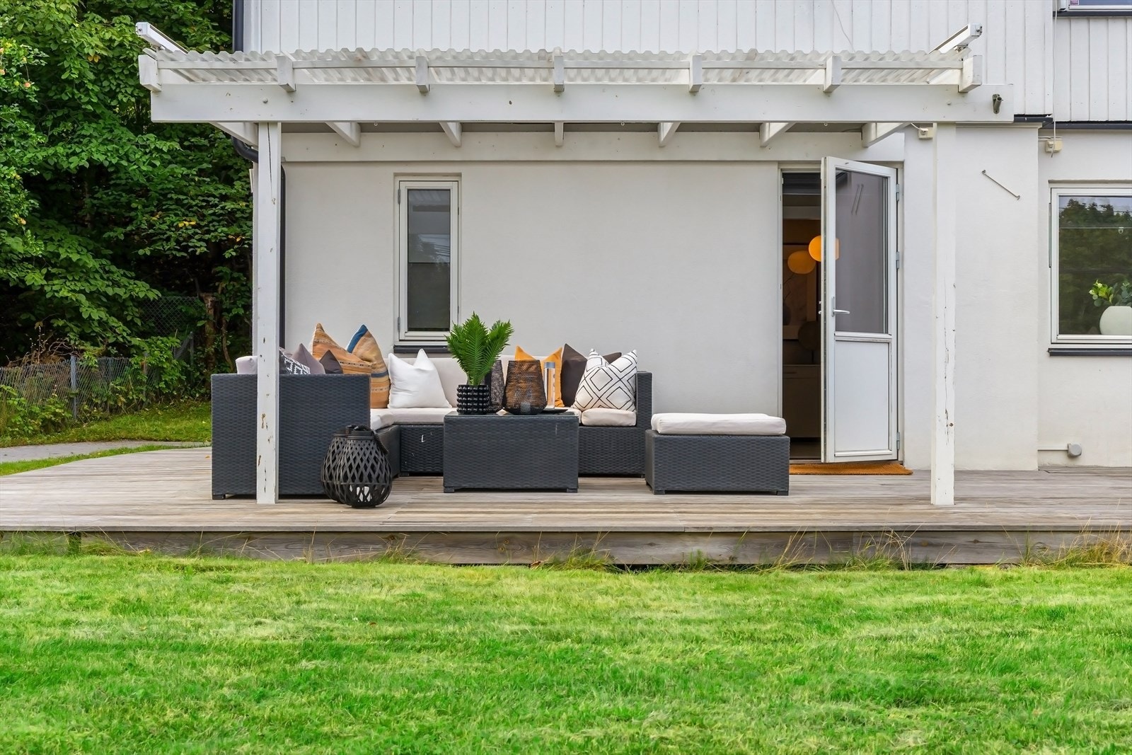 Terrasse 55 m² i hage/foran 1. etasje Galleribilde