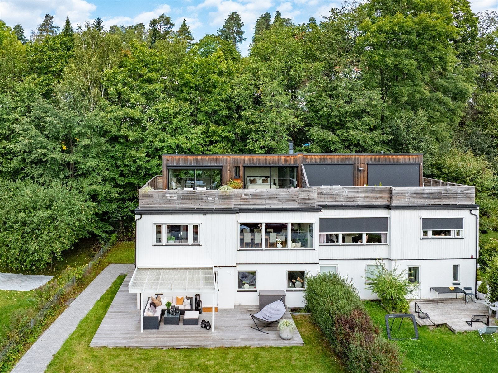 Nyveien 25 C er vestre del av vertikaldelt tomannsbolig Galleribilde