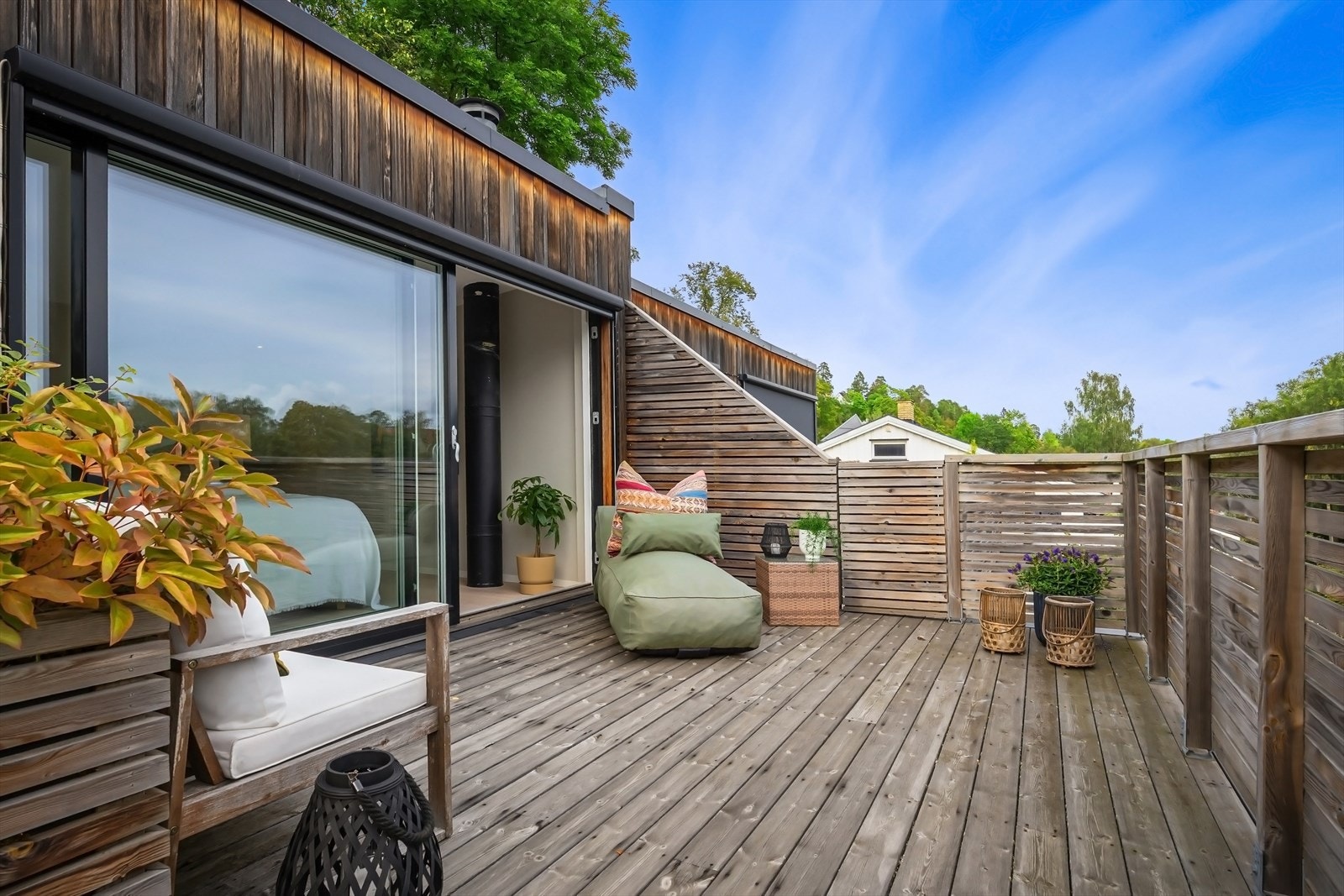 40 m² takterrasse er i dag todelt, foran loftstue og hovedsoverom Galleribilde