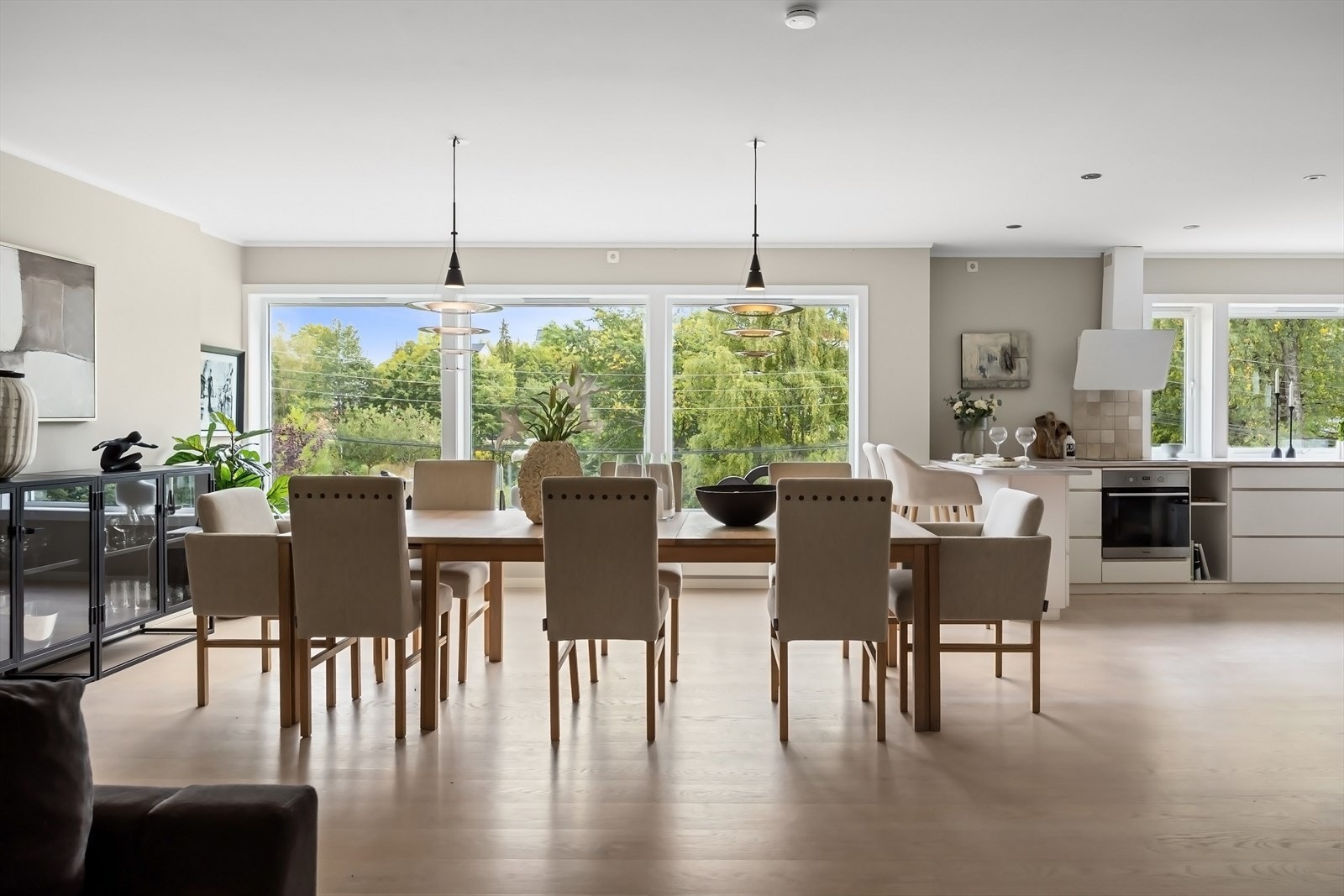 Kjøkken og stue med få plassbegrensninger Galleribilde