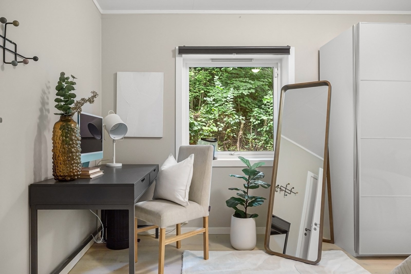 Store barnerom i 1. etasje, her 12,4 m² (kott innenfor) Galleribilde