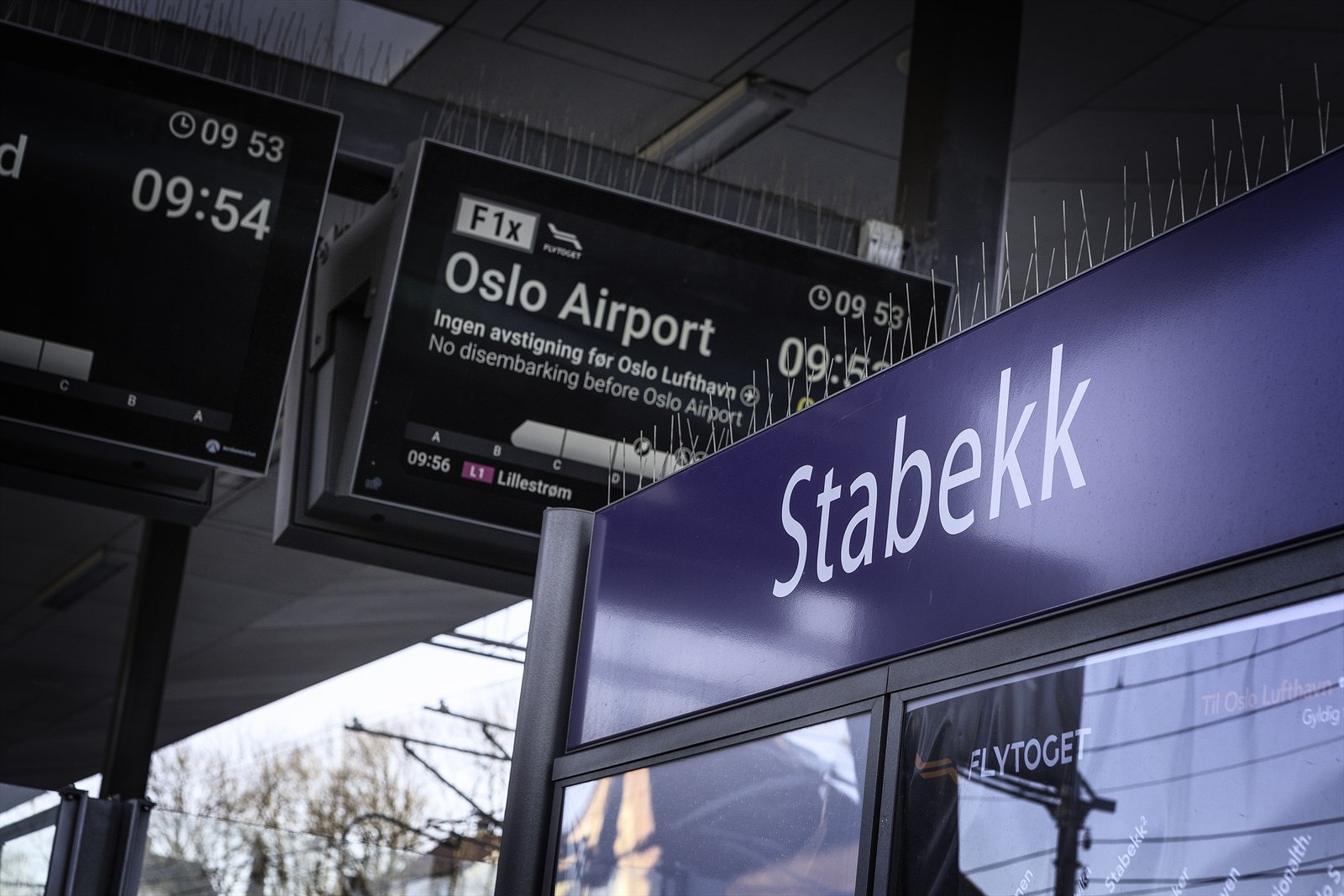 Gangavstand til gamle Stabekk stasjon og det hyggelige stasjonsområdet Galleribilde