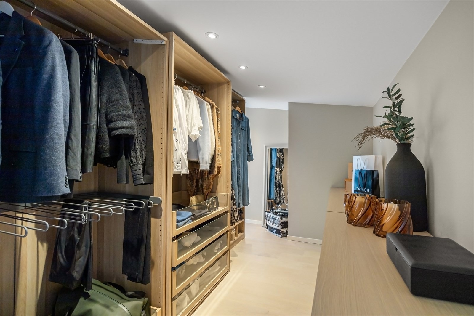 Walk-in garderobe hovedsoverom Galleribilde