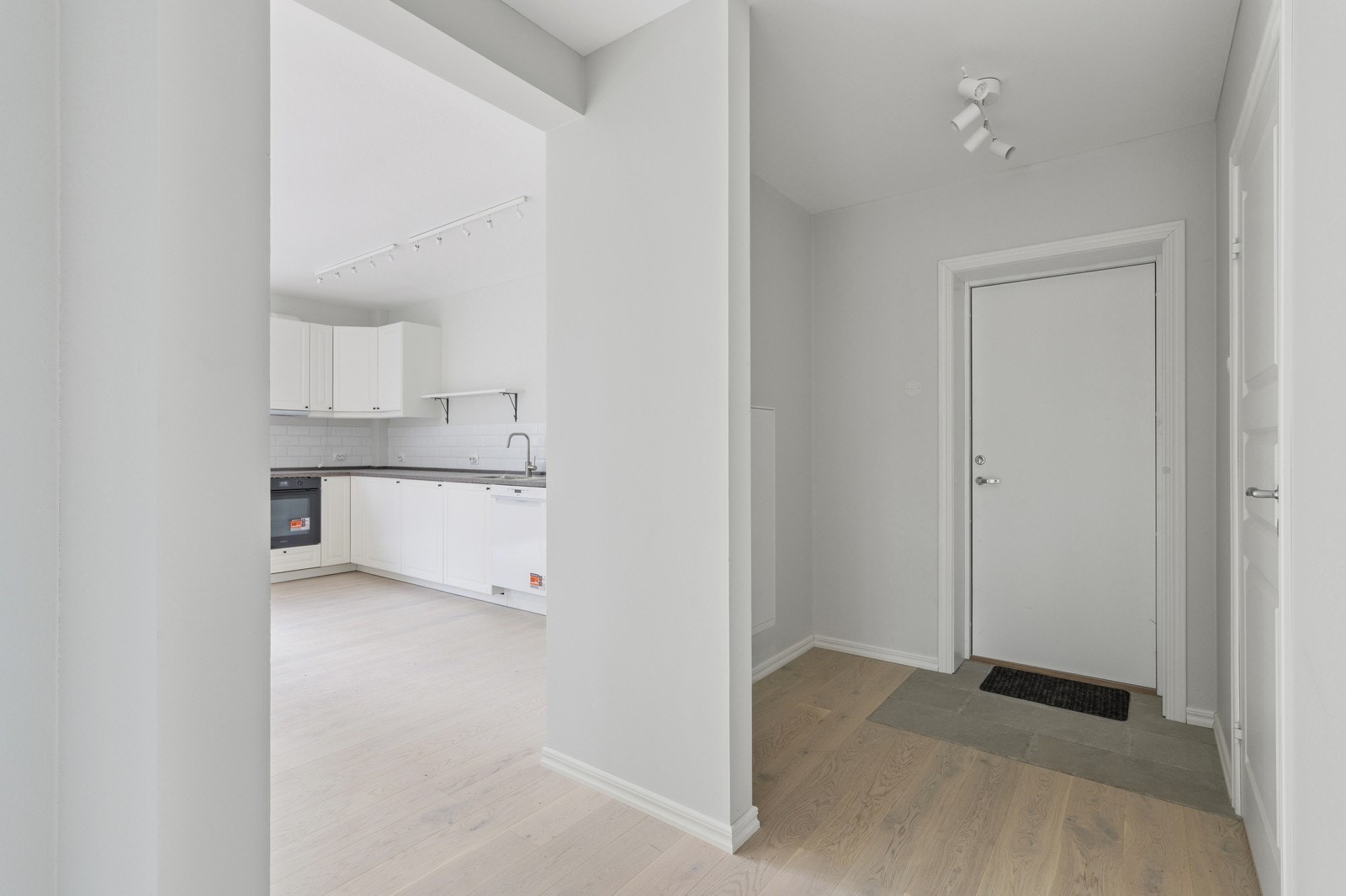 Entrè med god plass til sko og yttertøy Galleribilde